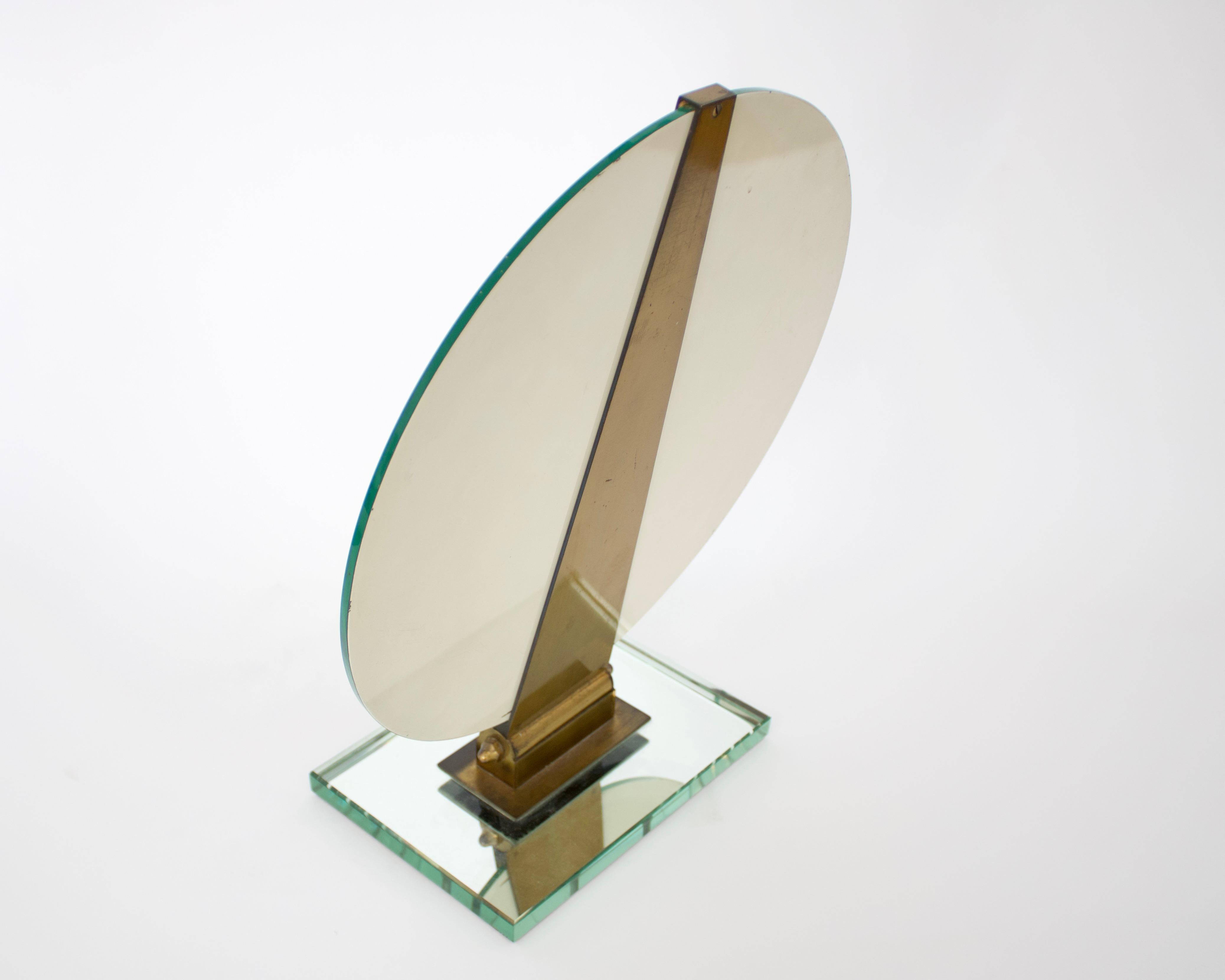 Miroir de coiffeuse ou de bureau français Jacques Adnet avec détails en bronze en vente 5