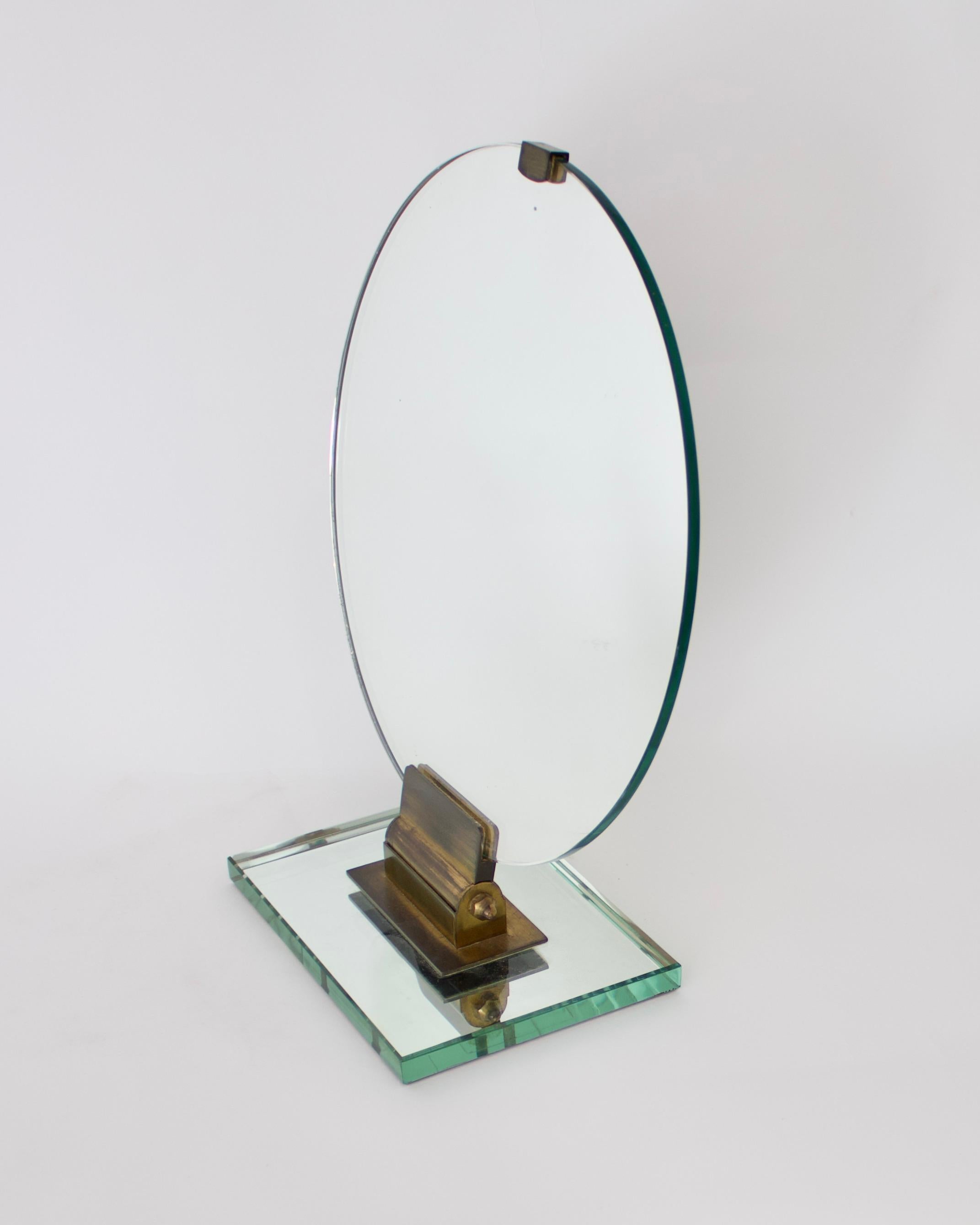 Milieu du XXe siècle Miroir de coiffeuse ou de bureau français Jacques Adnet avec détails en bronze en vente