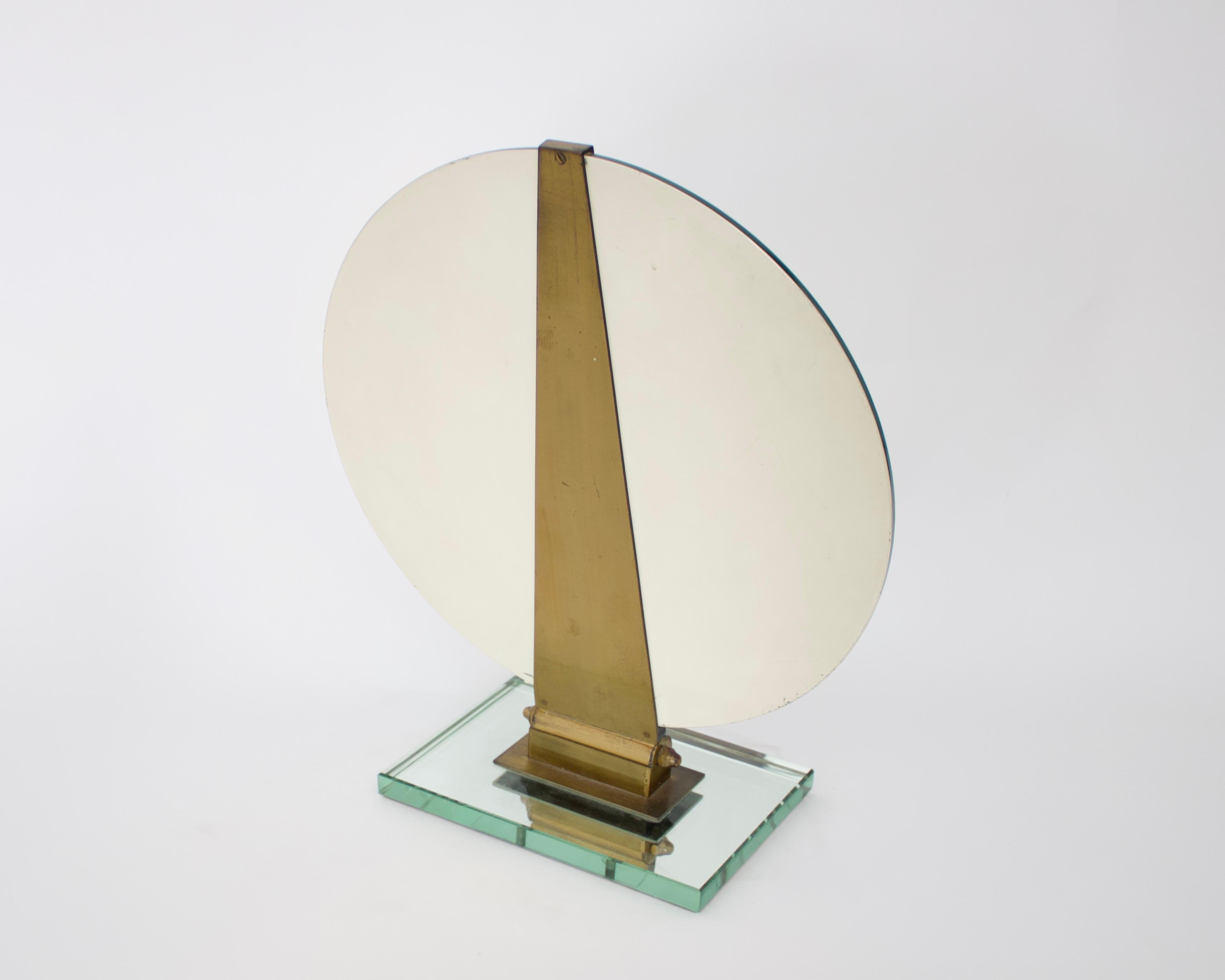 Specchio da tavolo o da vanità francese di Jacques Adnet con dettagli in bronzo in vendita 1