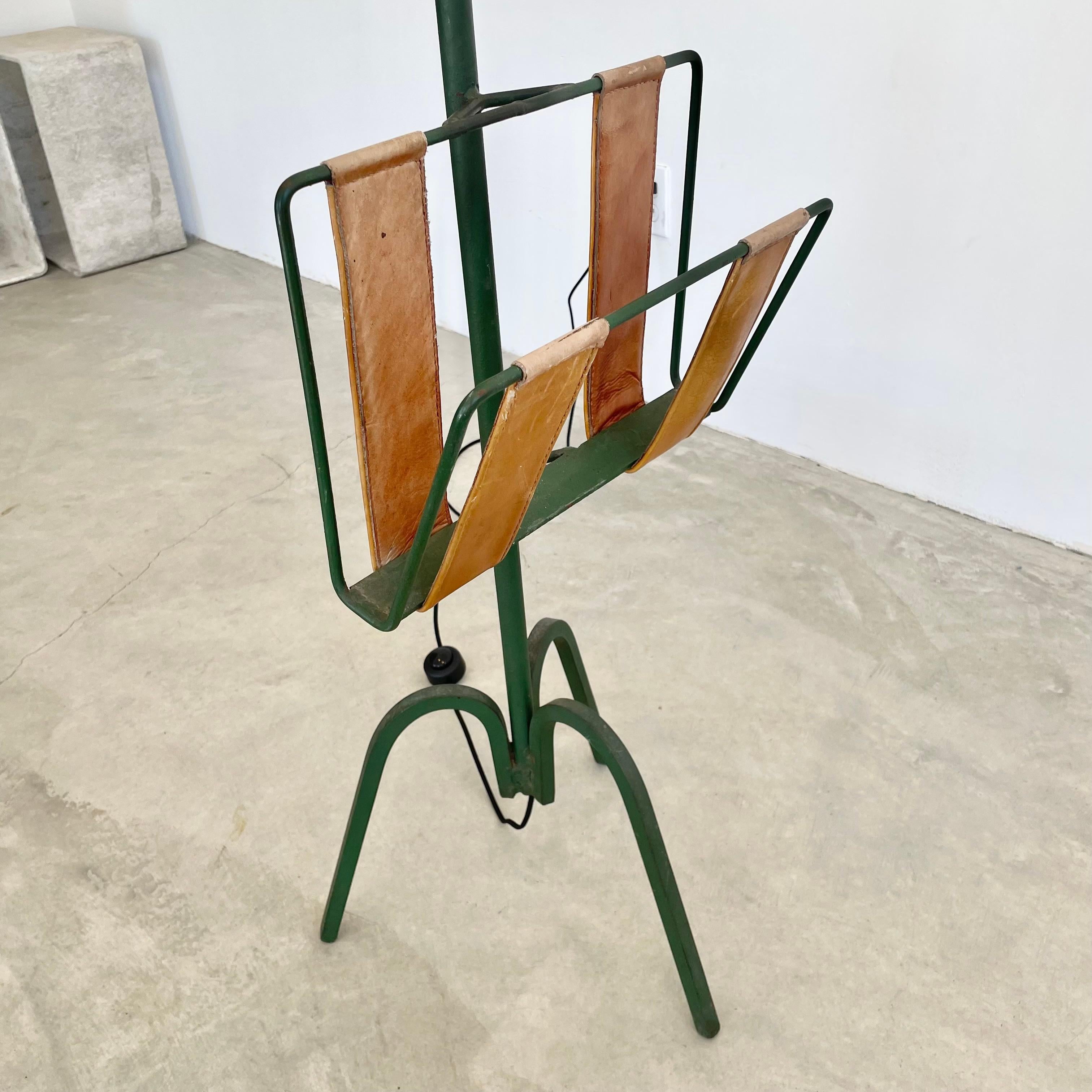 Lámpara de pie regulable de hierro al estilo de Jacques Adnet, años 50 Francia en venta 3