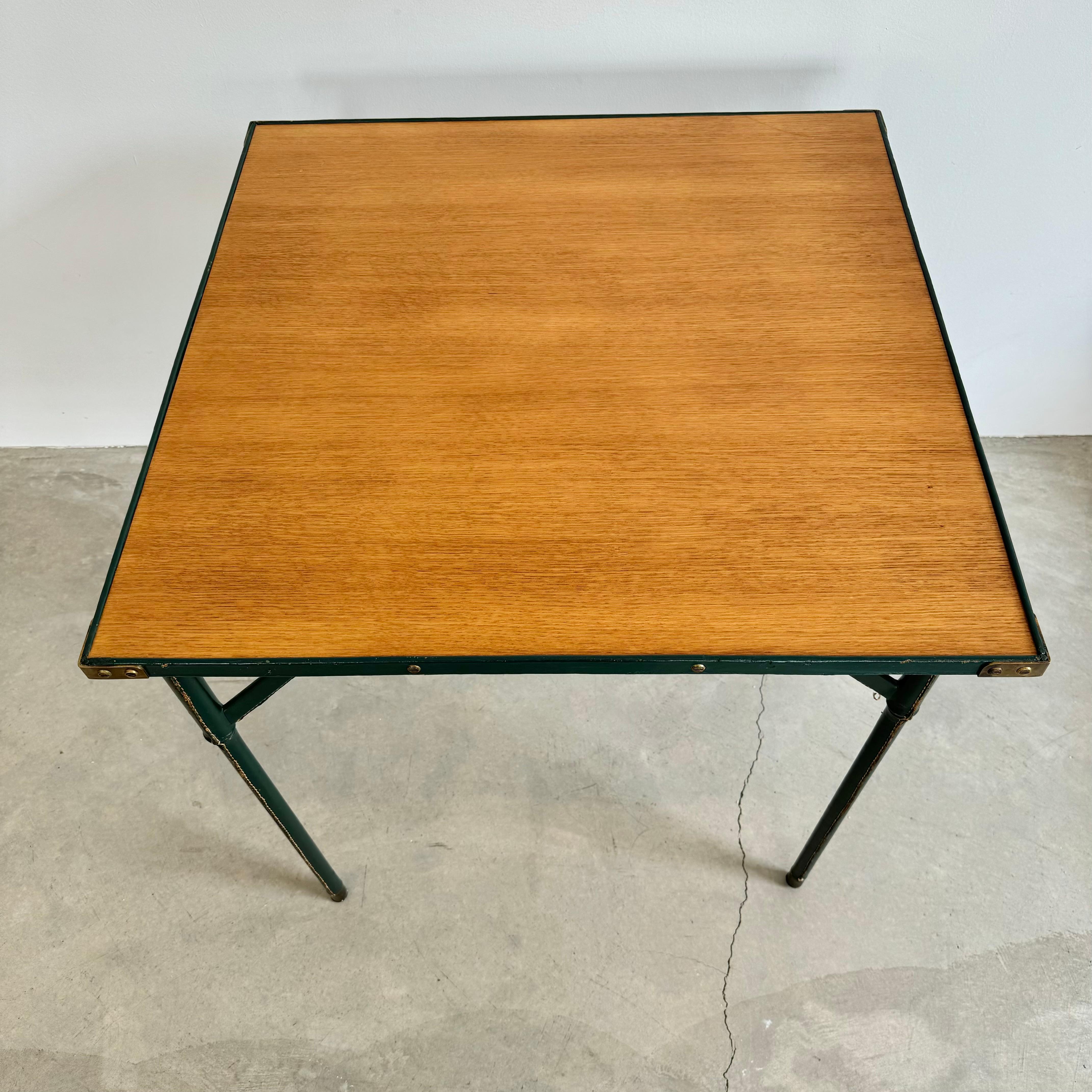 Jacques Adnet Table de jeu en bois et cuir vert, 1950 France en vente 10