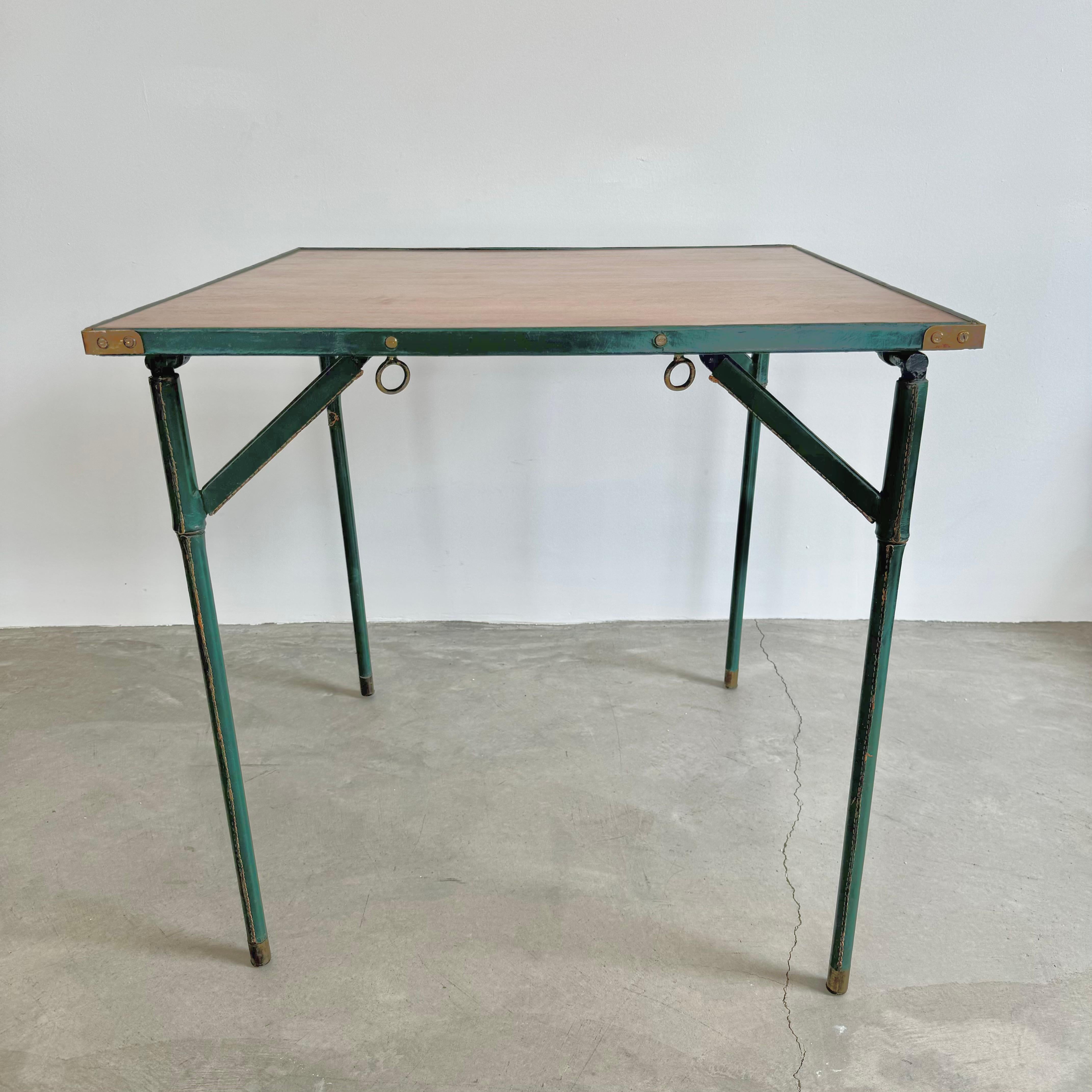 Jacques Adnet Table de jeu en bois et cuir vert, 1950 France en vente 1