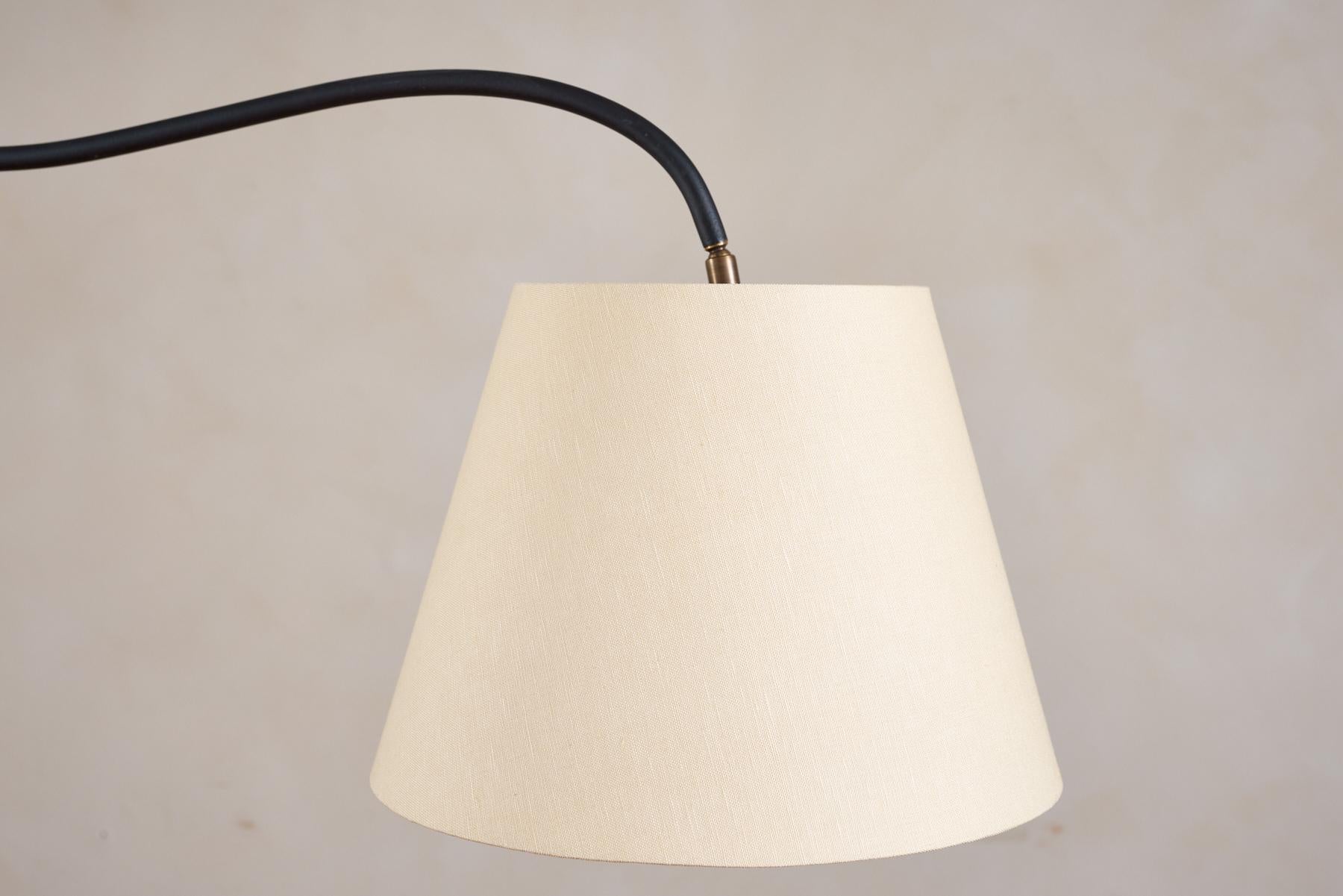 Lampada da terra regolabile in ferro di Jacques Adnet in vendita 4