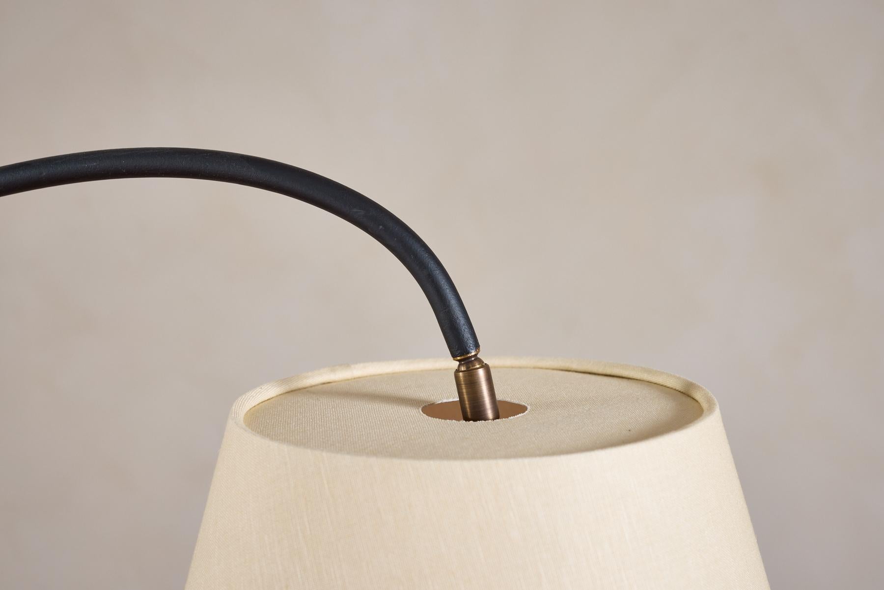 Lampada da terra regolabile in ferro di Jacques Adnet in vendita 5