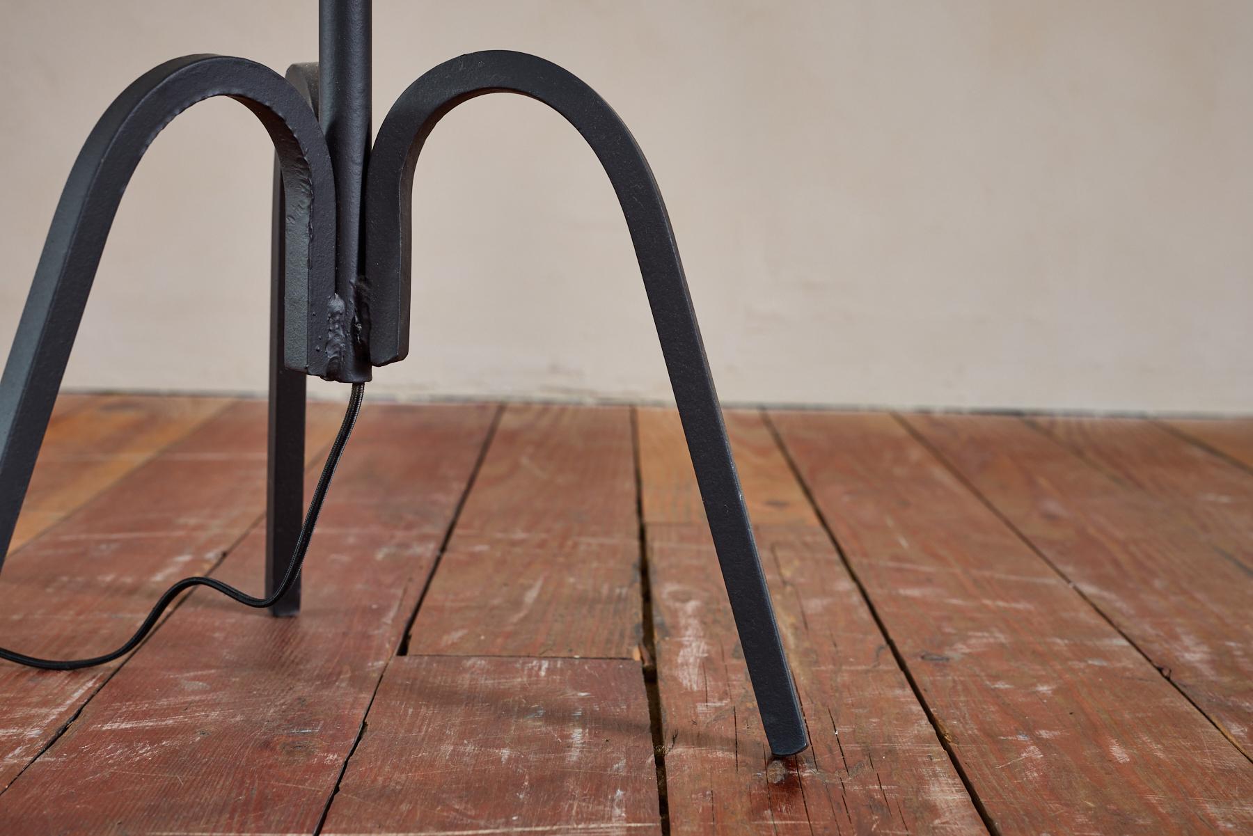 Lampada da terra regolabile in ferro di Jacques Adnet in vendita 11