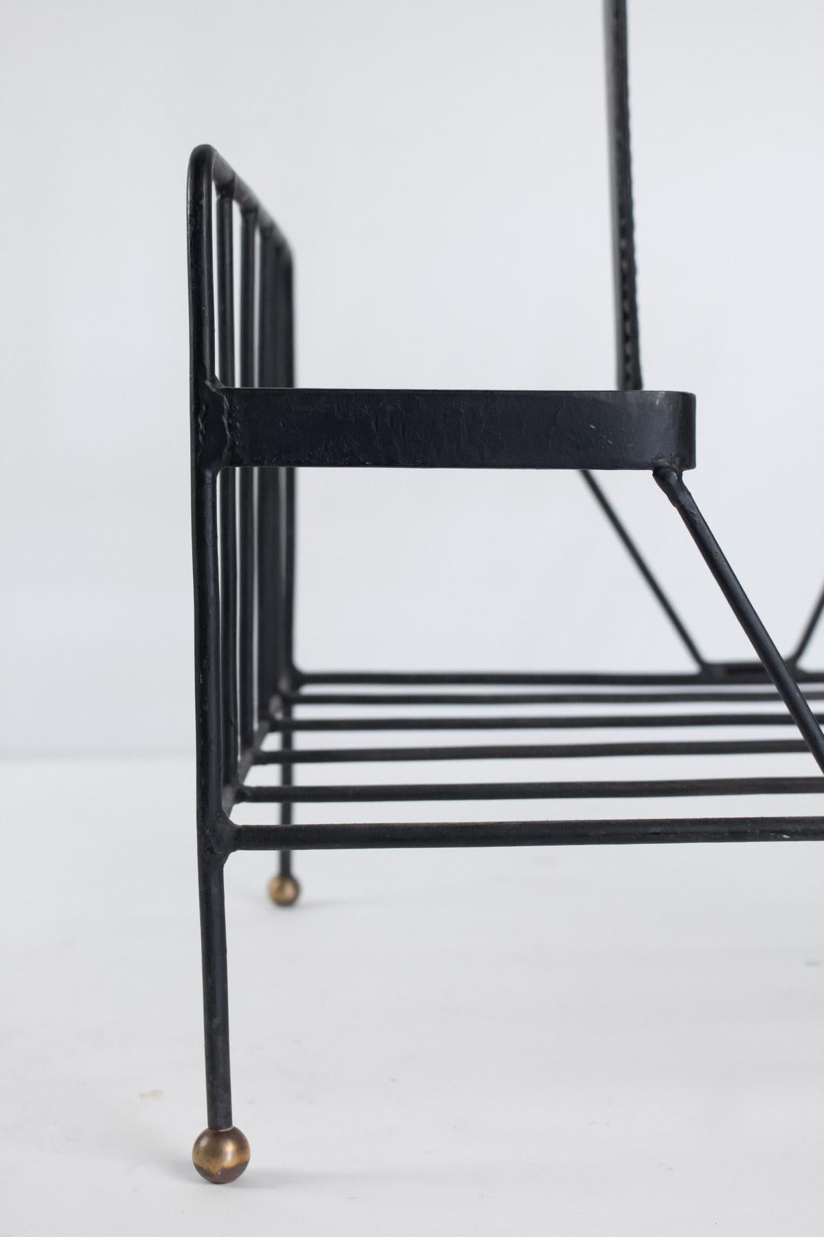 Jacques Adnet iron magazine rack midcentury, leather and steel, 1950 design, brass foot ball
Measures: H 47cm, W 39cm, D 33cm.