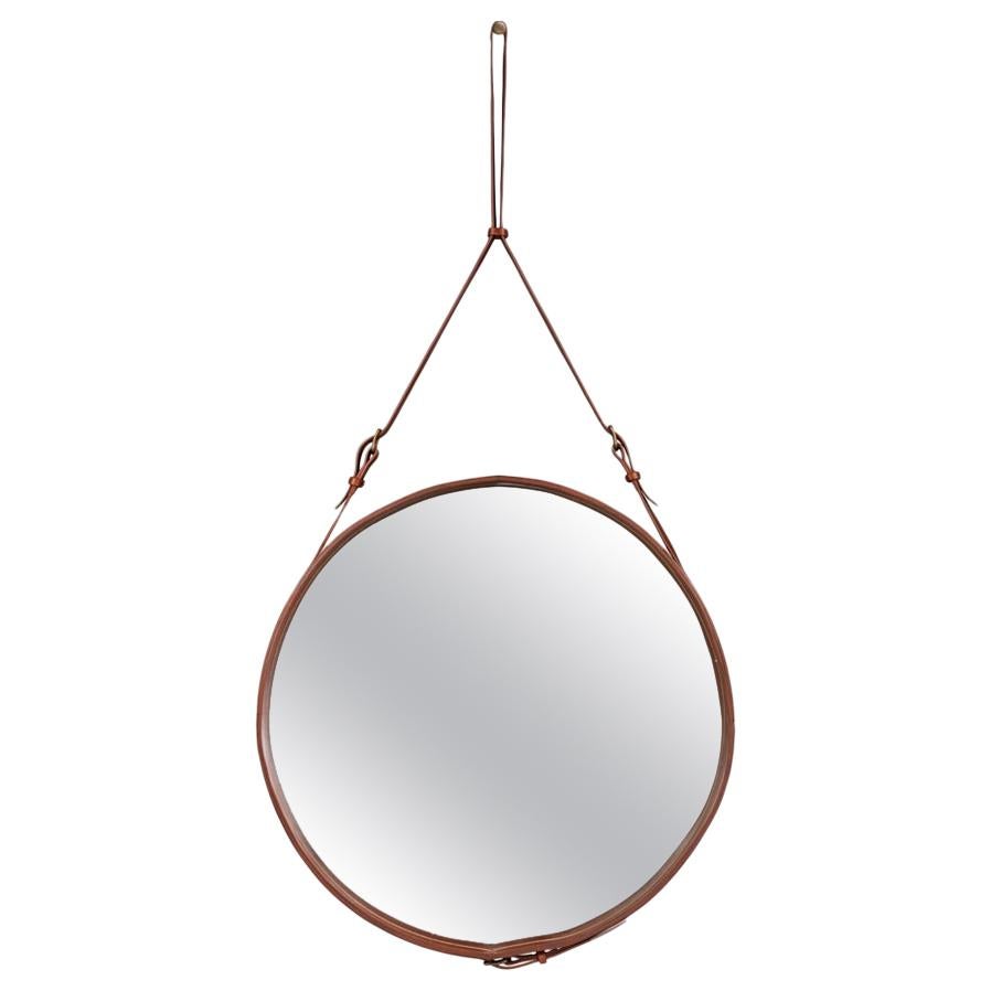 Grand miroir circulaire en cuir marron Jacques Adnet en vente