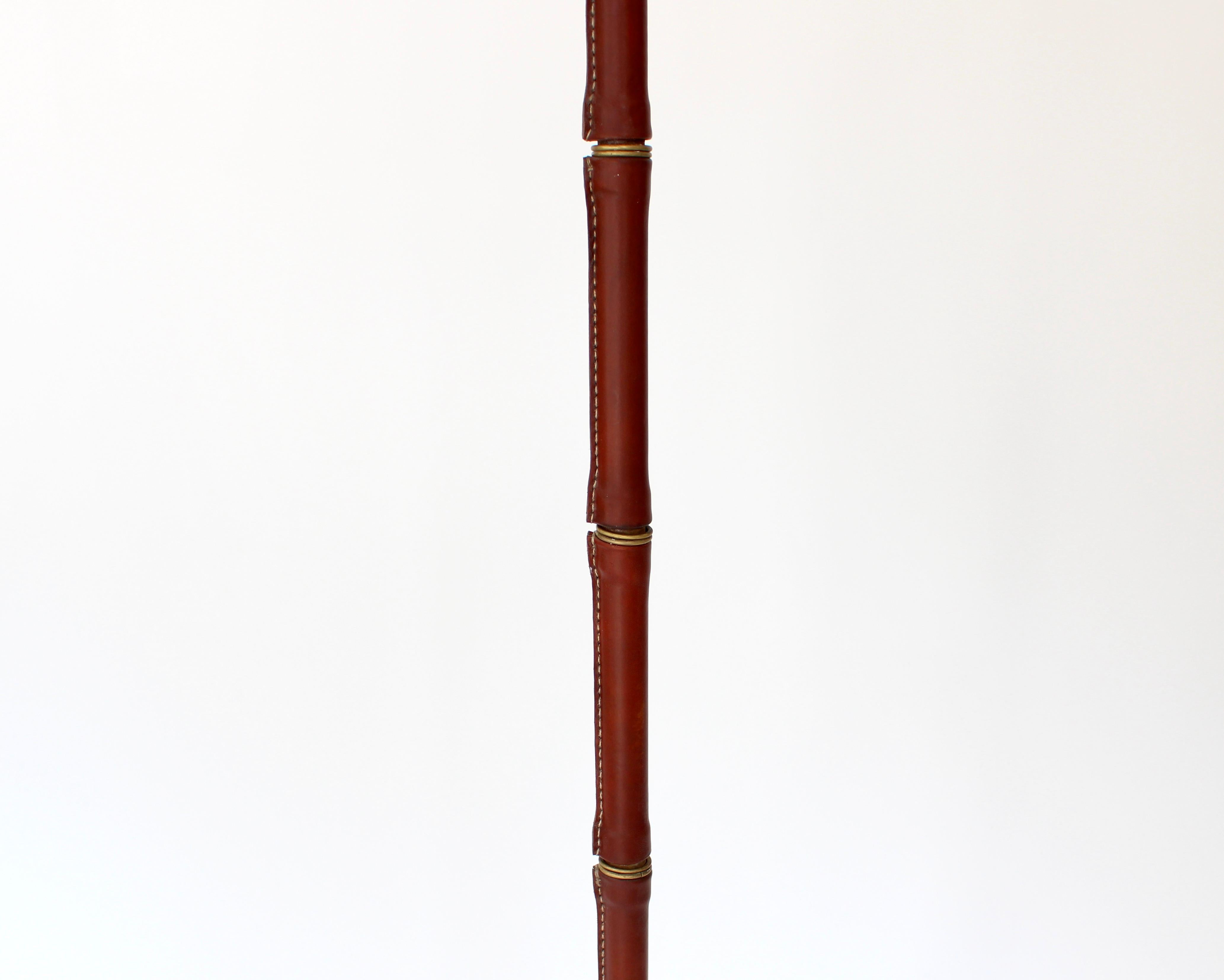 Jacques Adnet con piede in pelle e ottone e bronzo  Lampada da terra francese in vendita 6