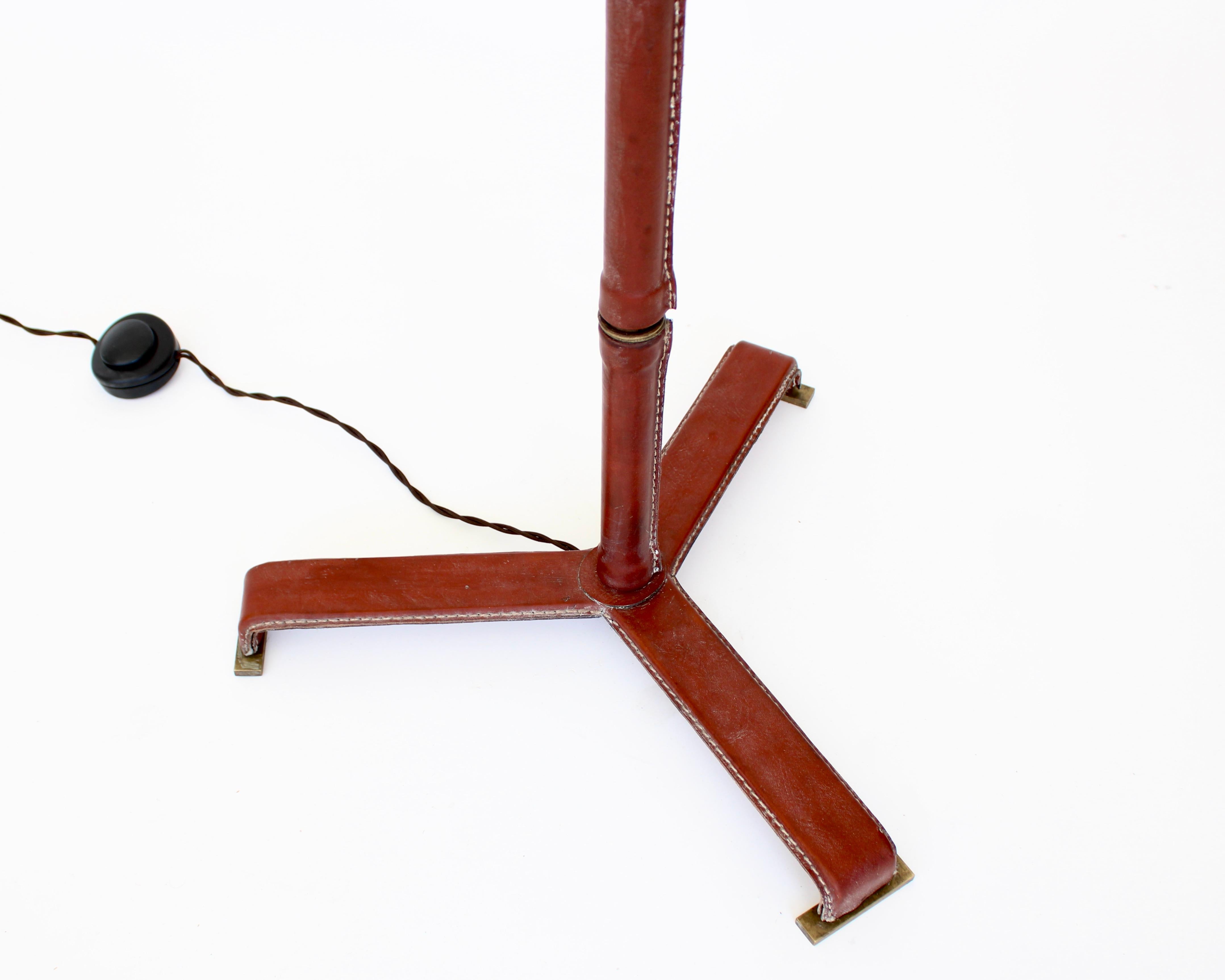 Jacques Adnet con piede in pelle e ottone e bronzo  Lampada da terra francese in vendita 8