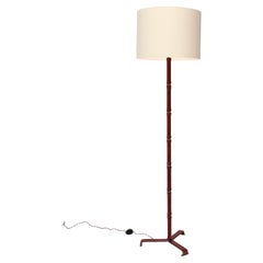 Jacques Adnet con piede in pelle e ottone e bronzo  Lampada da terra francese