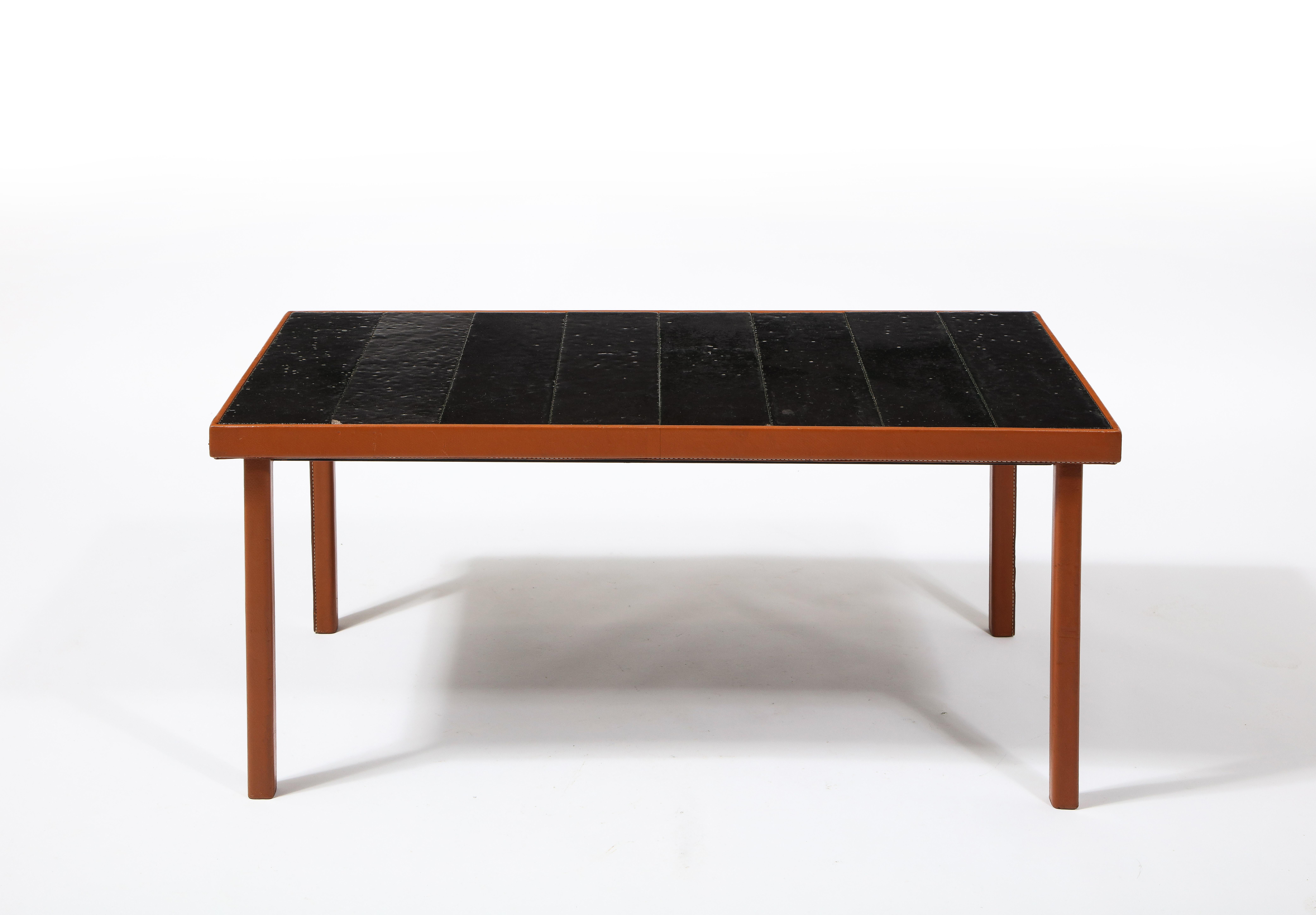 Moderne Table en cuir et carreaux de pierre de lave de style Jouve foncé, France, années 1950 en vente
