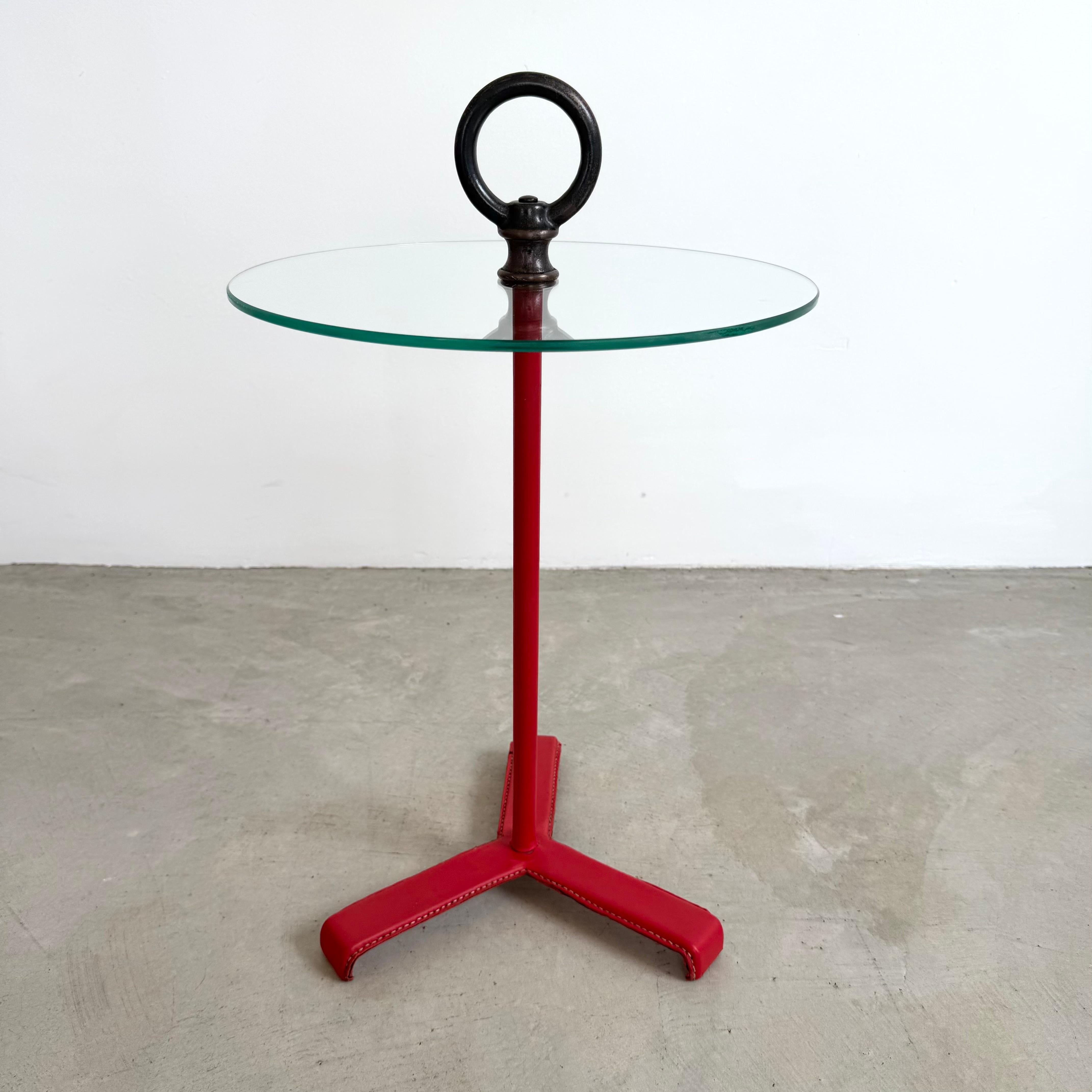 Français Jacques Adnet Table Cocktail Cuir et Verre, 1950 France en vente