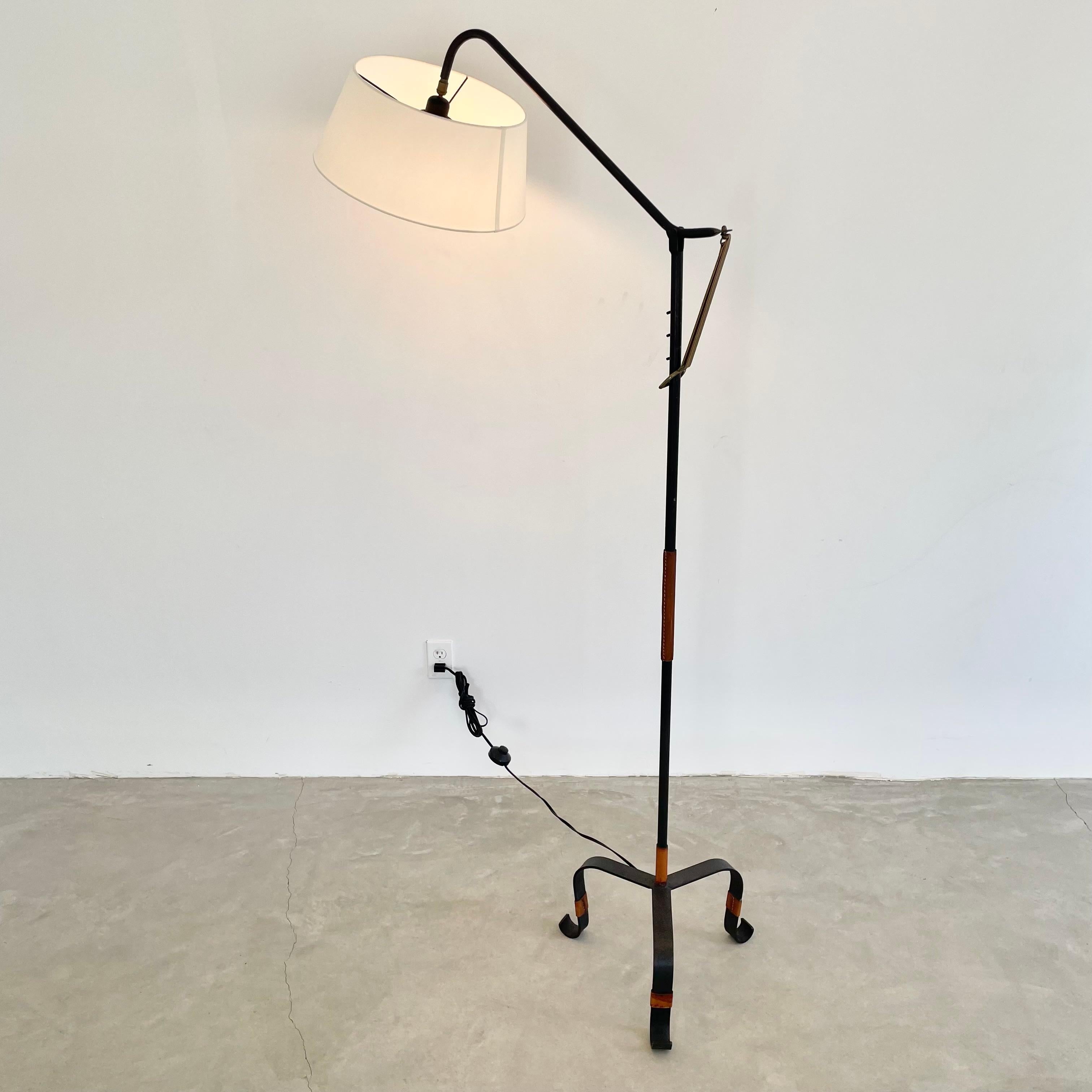 Lampadaire Jacques Adnet en cuir et fer en vente 7