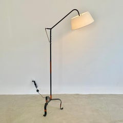 Stehlampe aus Leder und Eisen von Jacques Adnet
