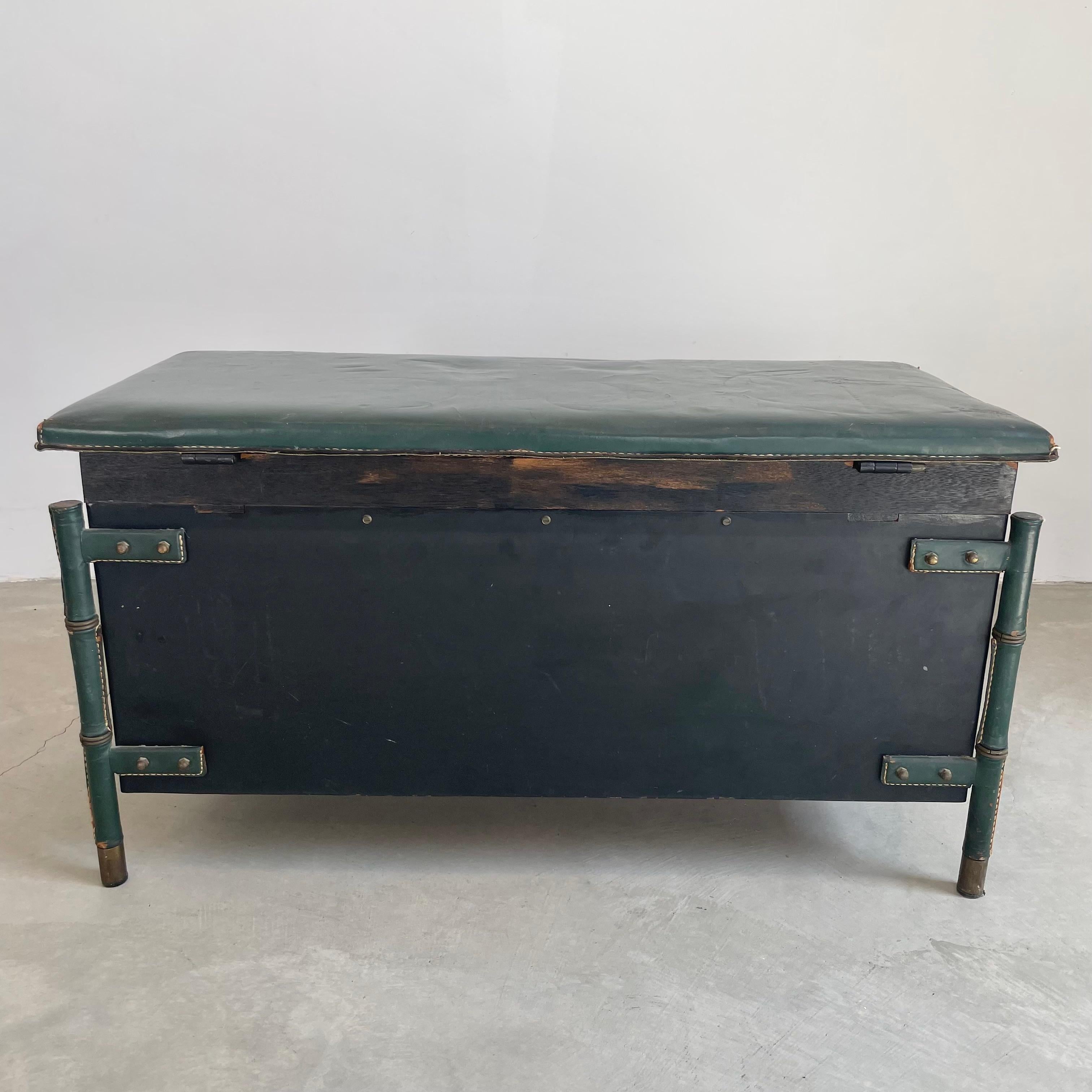 Metà XX secolo Panca/cassapanca in pelle e Oak di Jacques Adnet, anni '50 in vendita