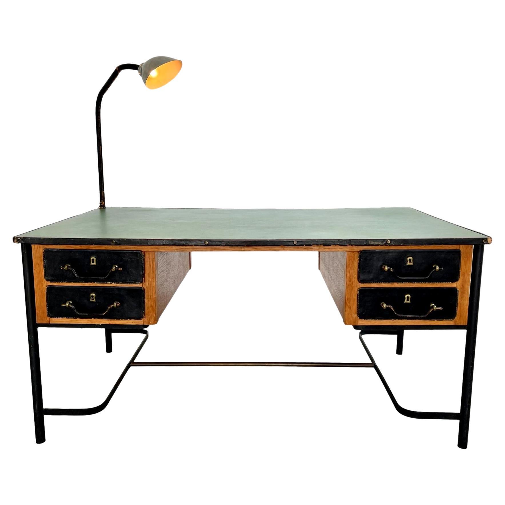 Bureau en cuir et chêne de Jacques Adnet, France, années 1950