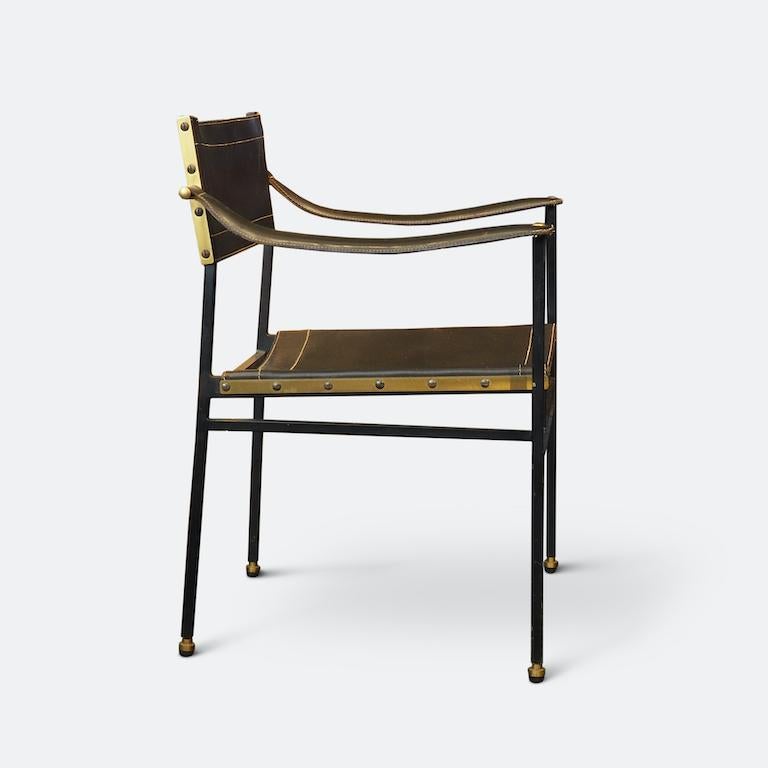 Français Fauteuil en cuir Jacques Adnet, vers 1950 en vente