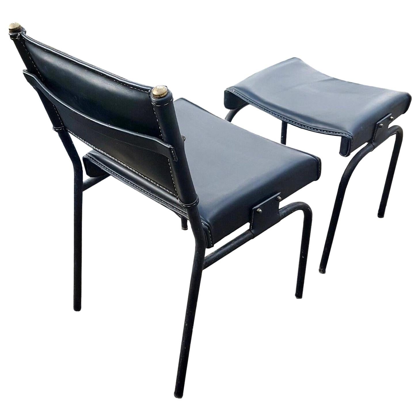 Silla de cuero Jacques Adnet con reposapiés a juego, años 50 Francia