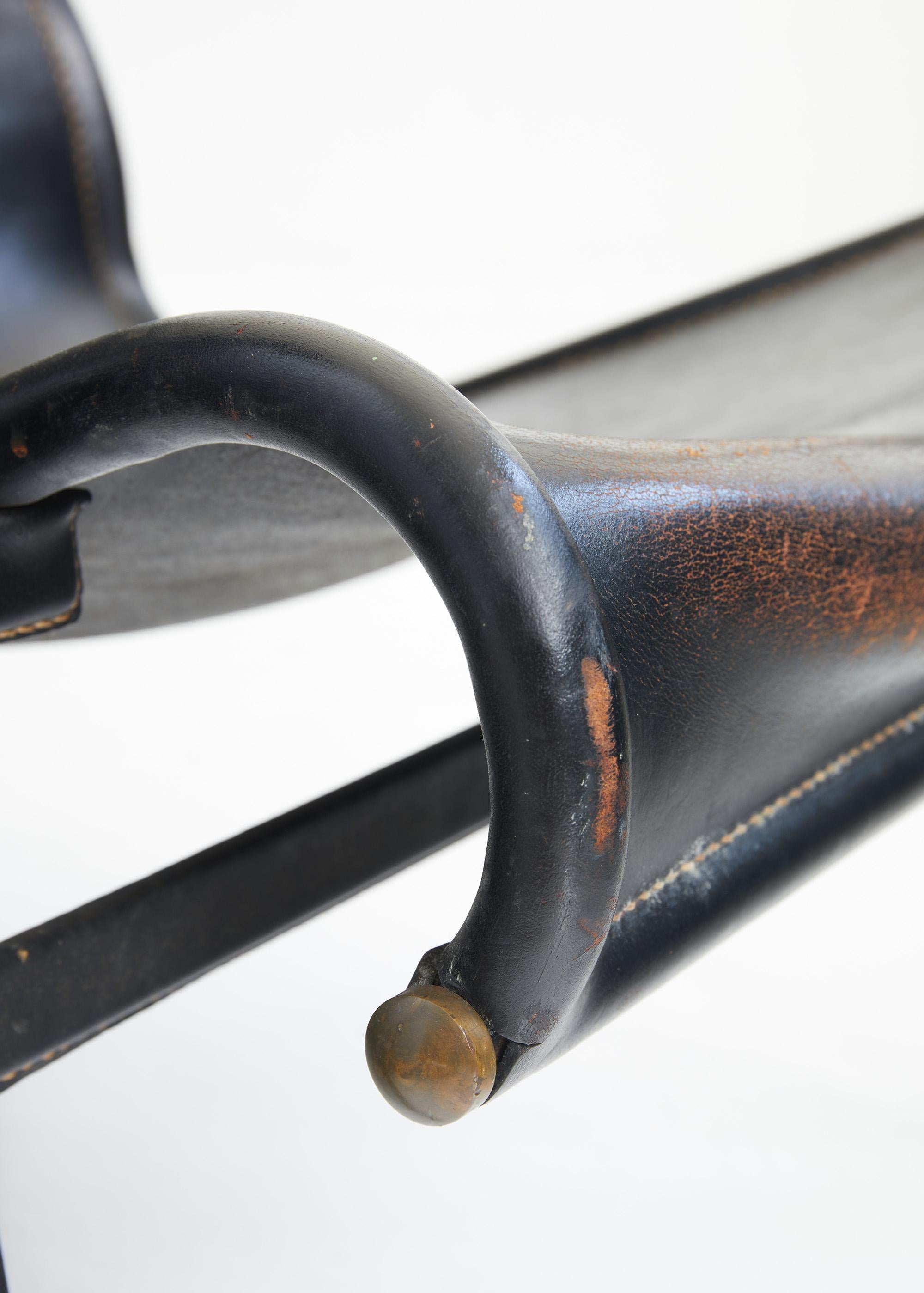 Sedia con schienale alto in pelle Jacques Adnet Ed.Compagnie des Arts, Francia c.C. 1950 in vendita 1
