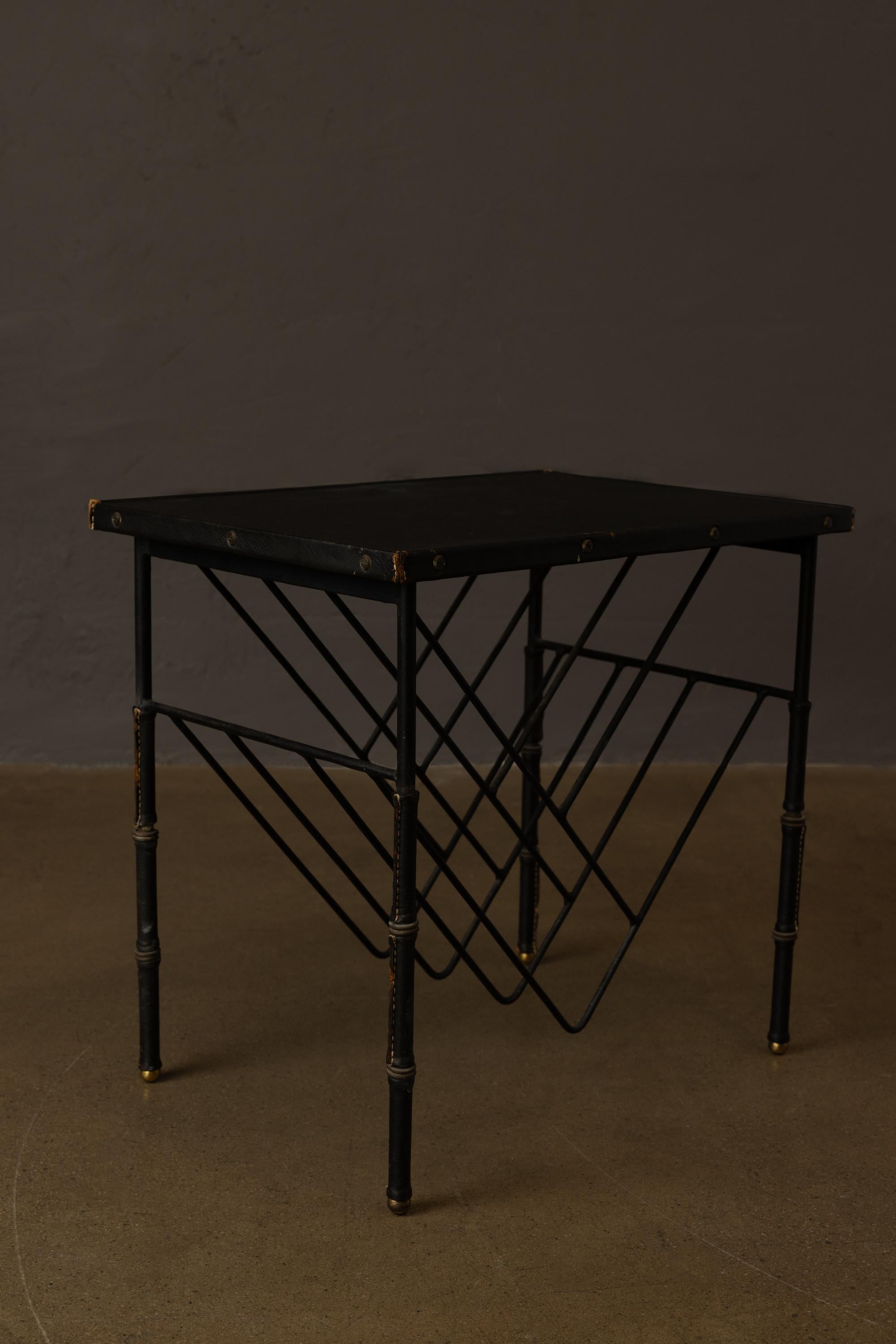 Jacques Adnet Beistelltisch aus Leder im Zustand „Gut“ im Angebot in Los Angeles, CA