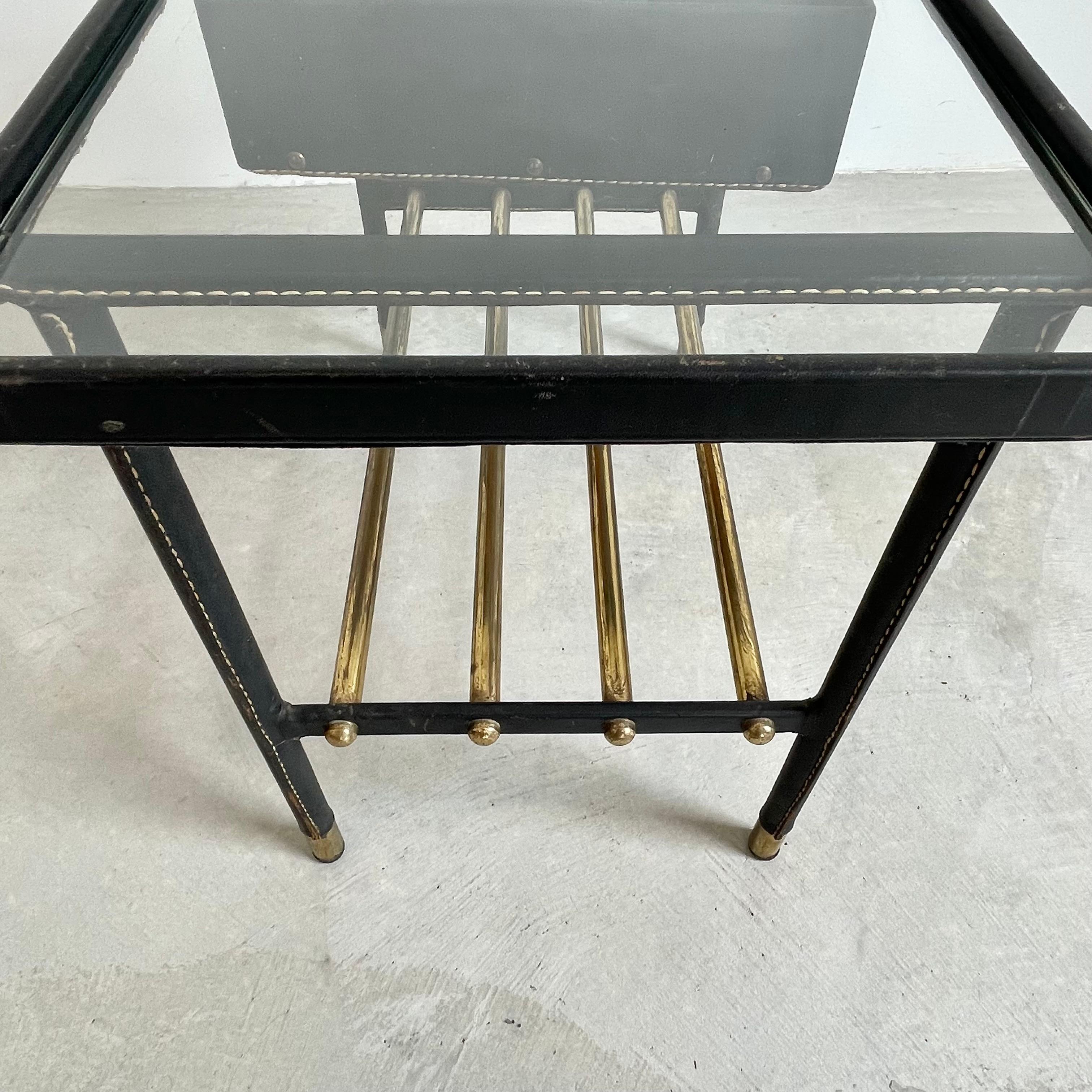 Table d'appoint Jacques Adnet en cuir avec tiroir, années 1950 7
