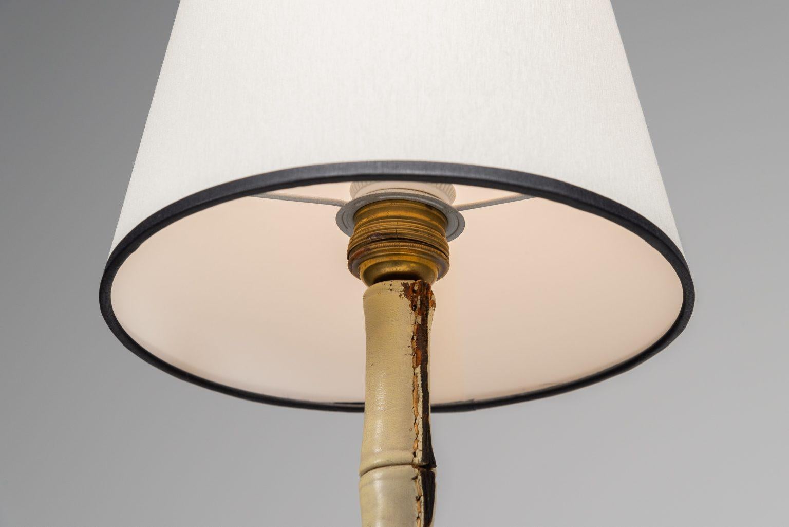 Jacques Adnet leather table lamp France 1950 en venta 3