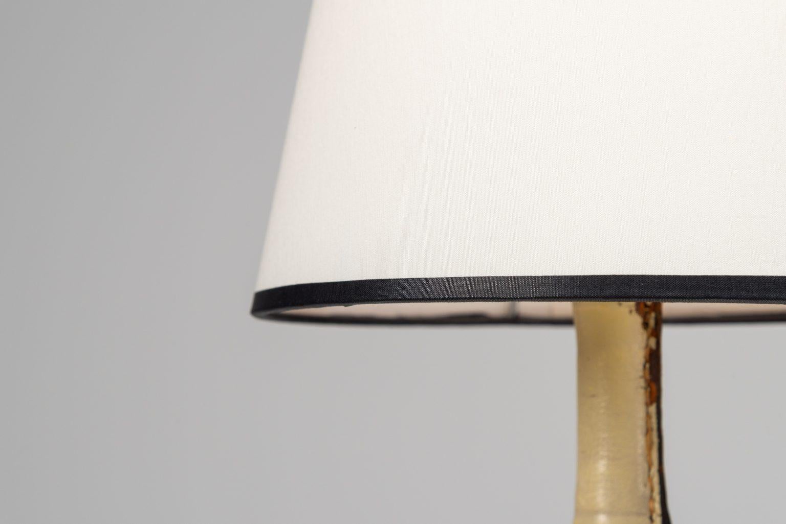 Jacques Adnet leather table lamp France 1950 Cuero en venta