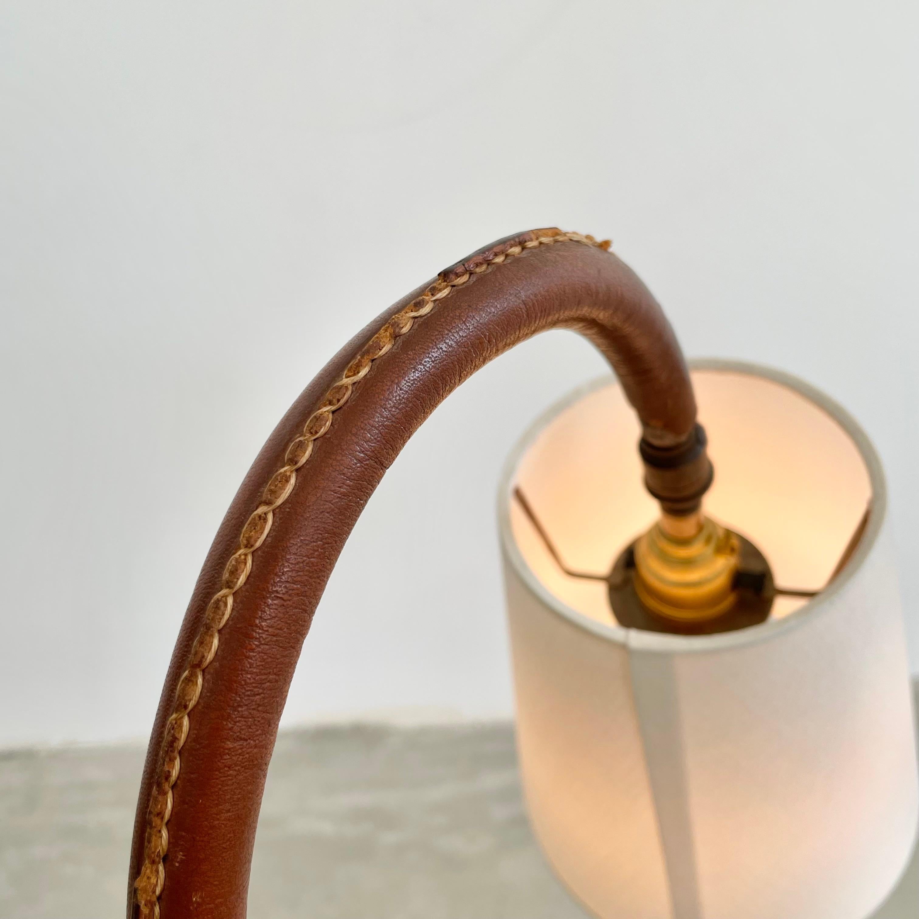 Jacques Adnet Leather Table Lamp with Built-in Catchall, 1950s France In Good Condition For Sale In Los Angeles, CA