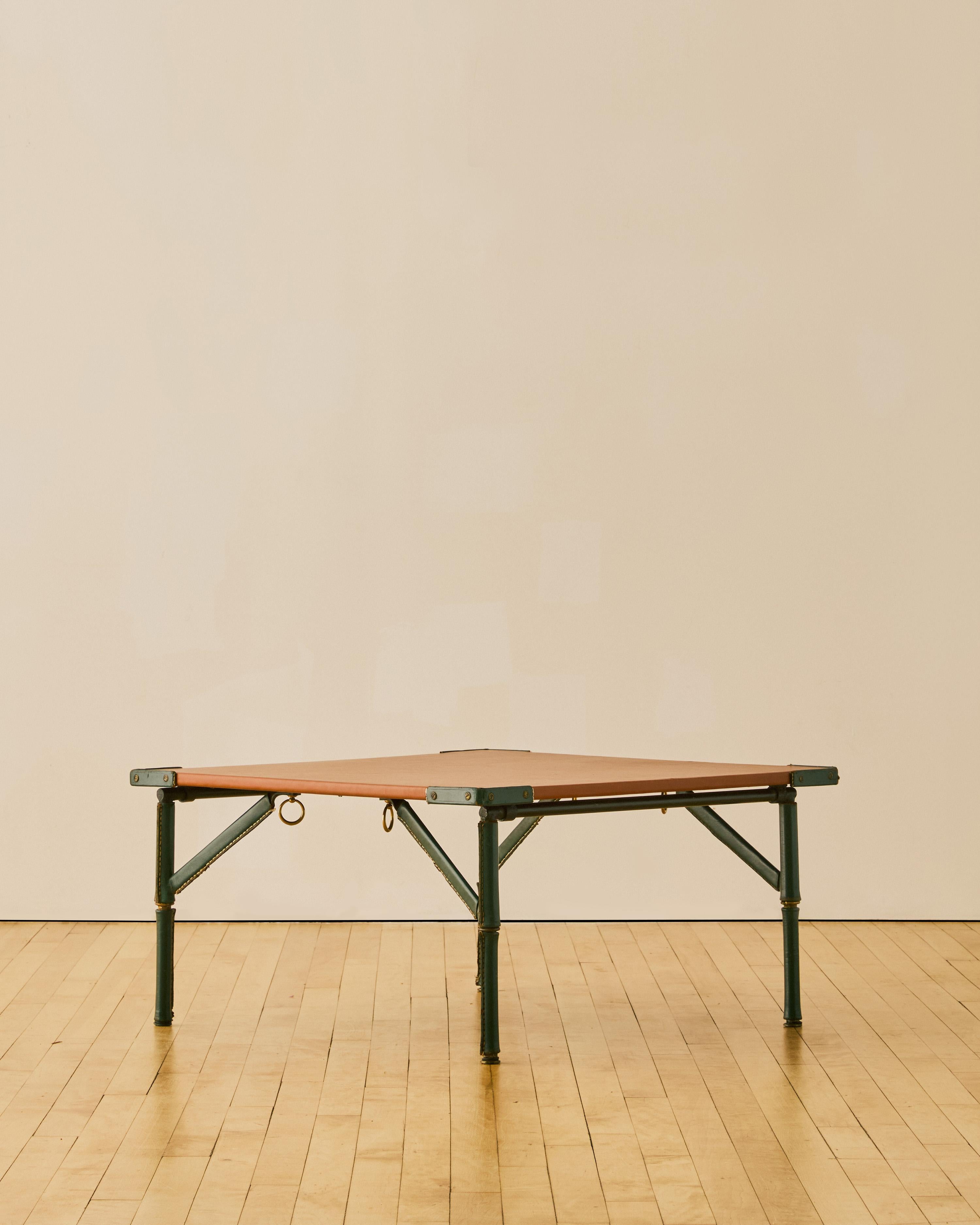 Francese Jacques Adnet Tavolino da caffè Foldes rivestito in pelle c. 1950 in vendita