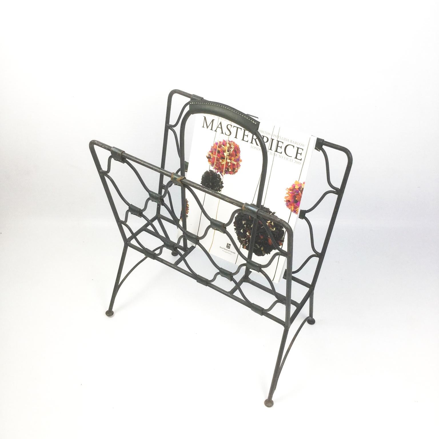 Jacques Adnet Magazine Rack in Wrought Iron and Green Leather from the 1940s In Fair Condition For Sale In London, GB