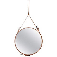 Jacques Adnet Miroir 'Circulaire' moyen en cuir fauve pour Gubi