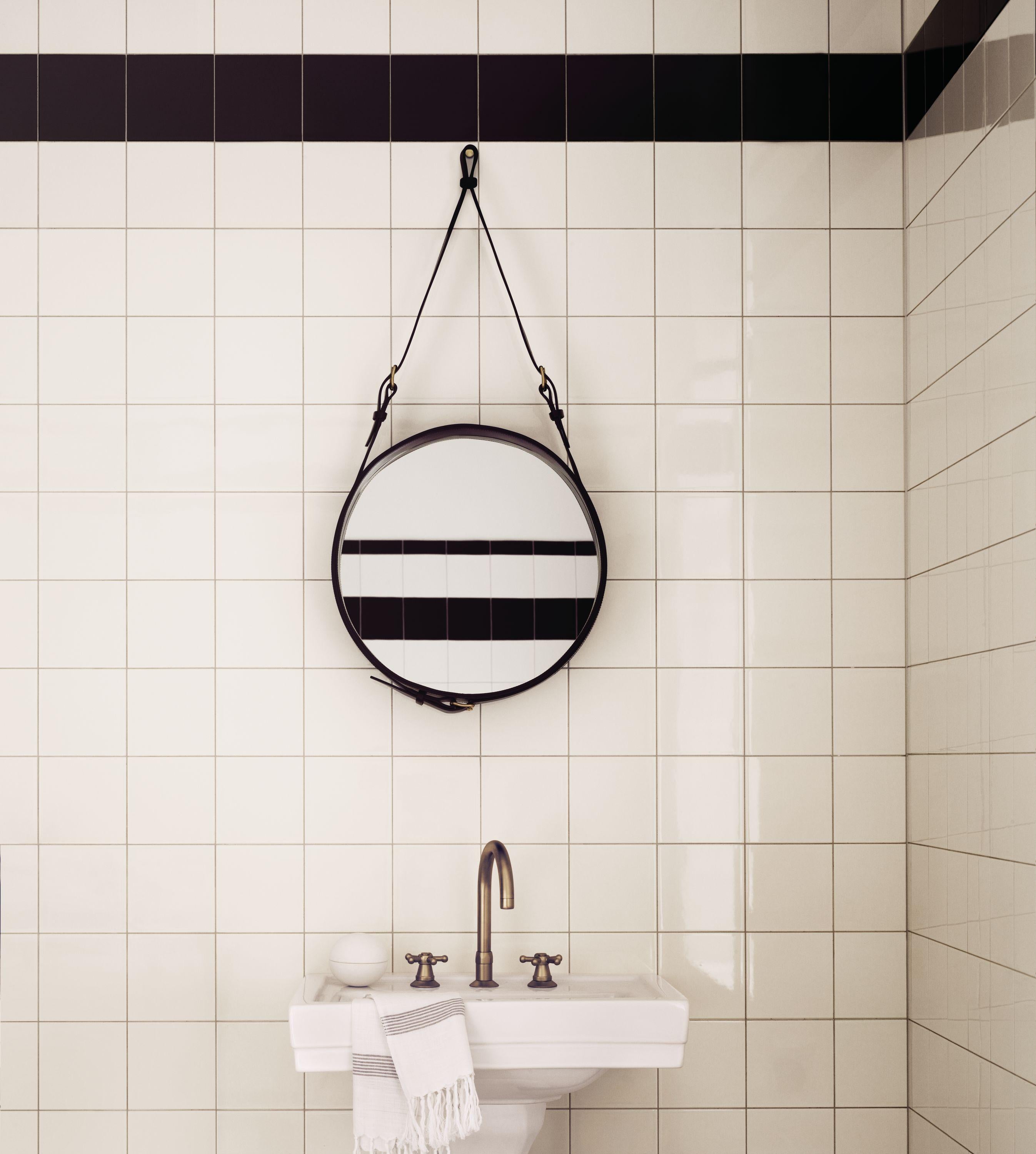 Jacques Adnet Medium Circulaire-Spiegel mit schwarzem Leder (Moderne der Mitte des Jahrhunderts) im Angebot