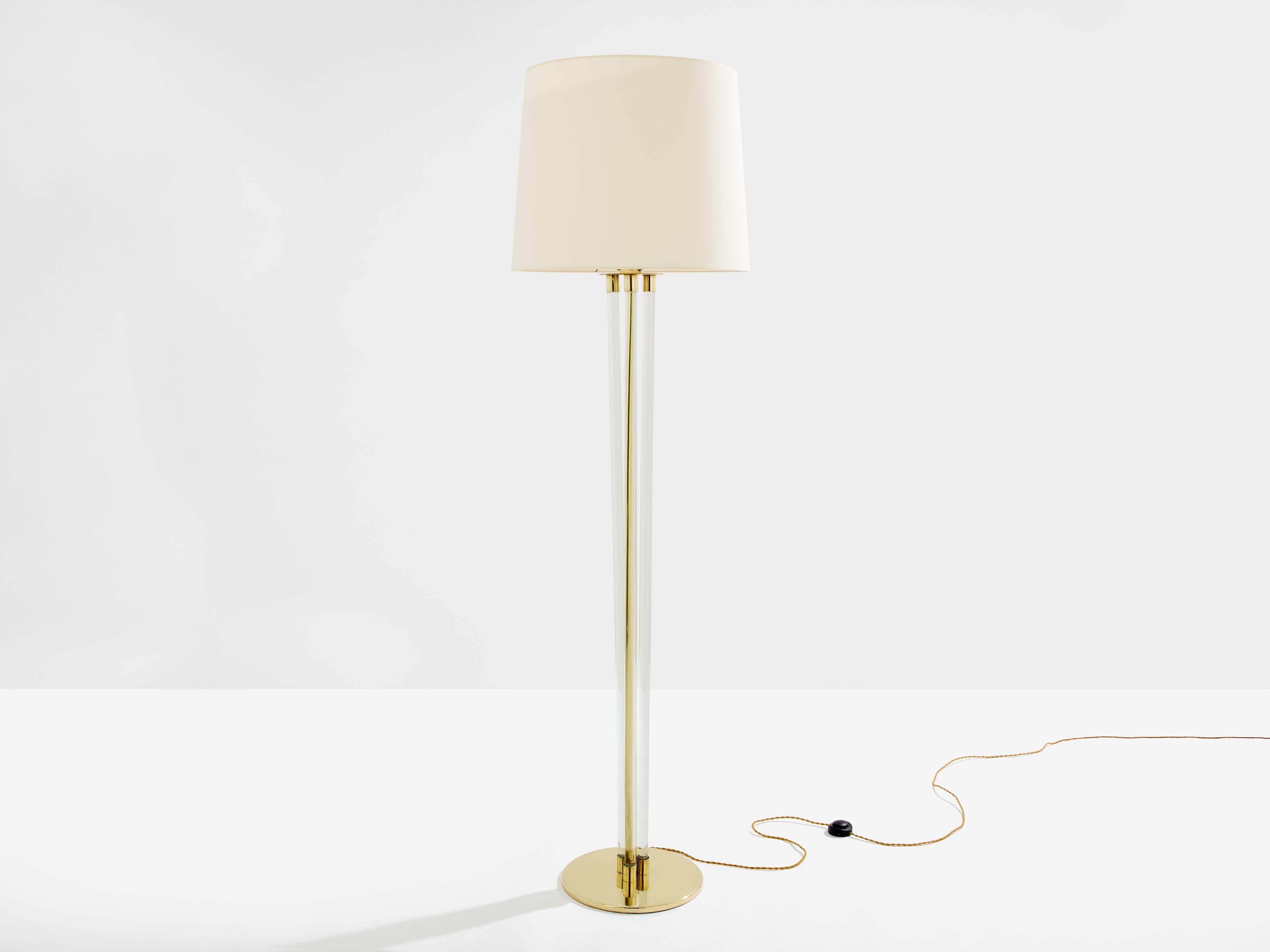 Jacques Adnet lampadaire moderniste en laiton lucite années 50 en vente 3