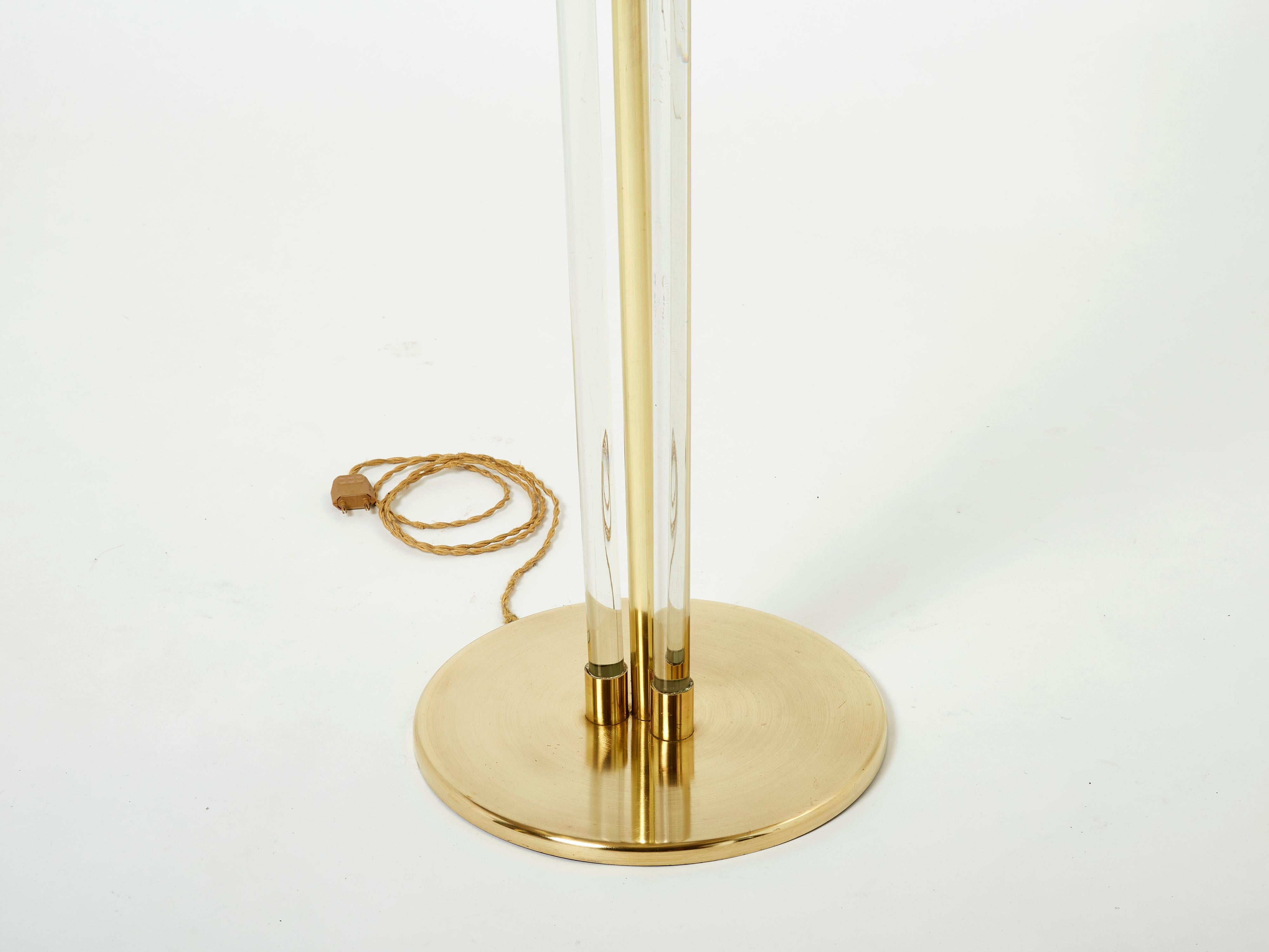 Mid-Century Modern Jacques Adnet lampadaire moderniste en laiton lucite années 50 en vente