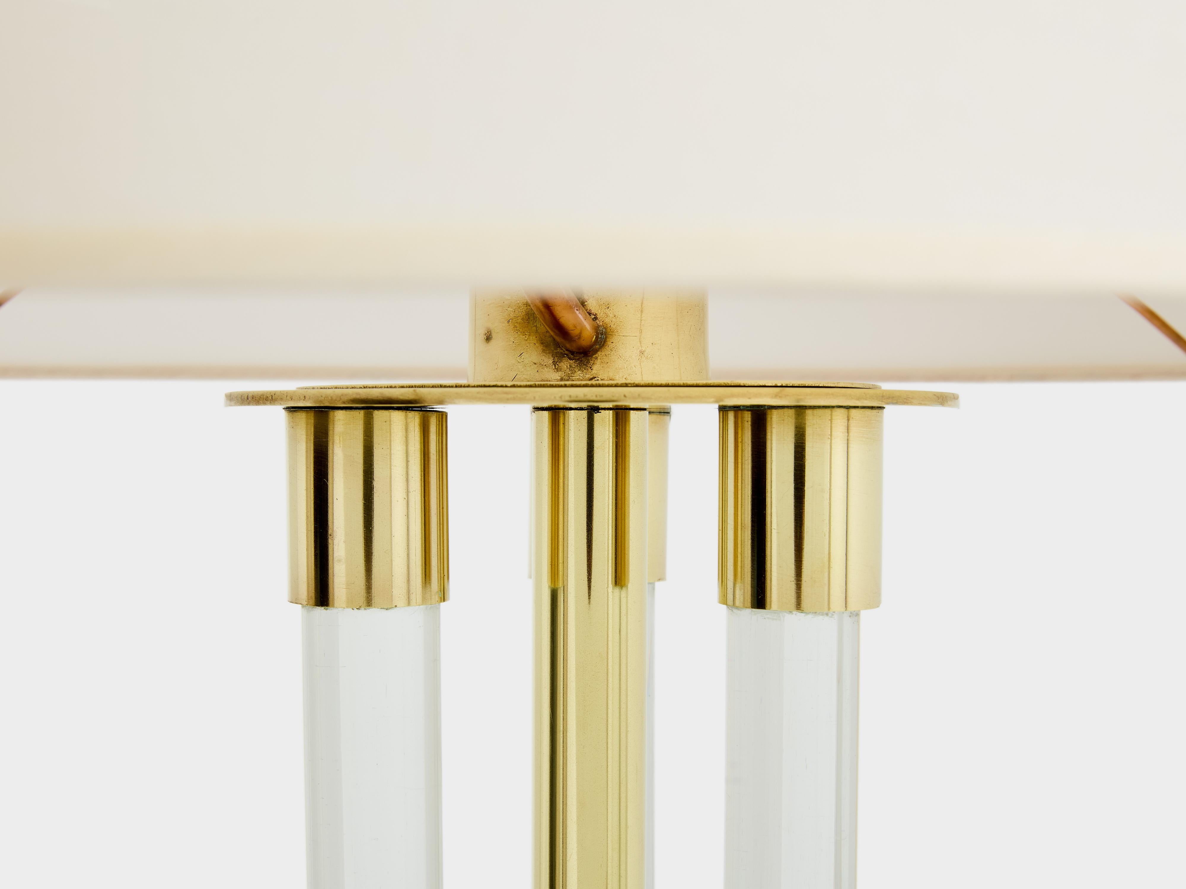 Français Jacques Adnet lampadaire moderniste en laiton lucite années 50 en vente