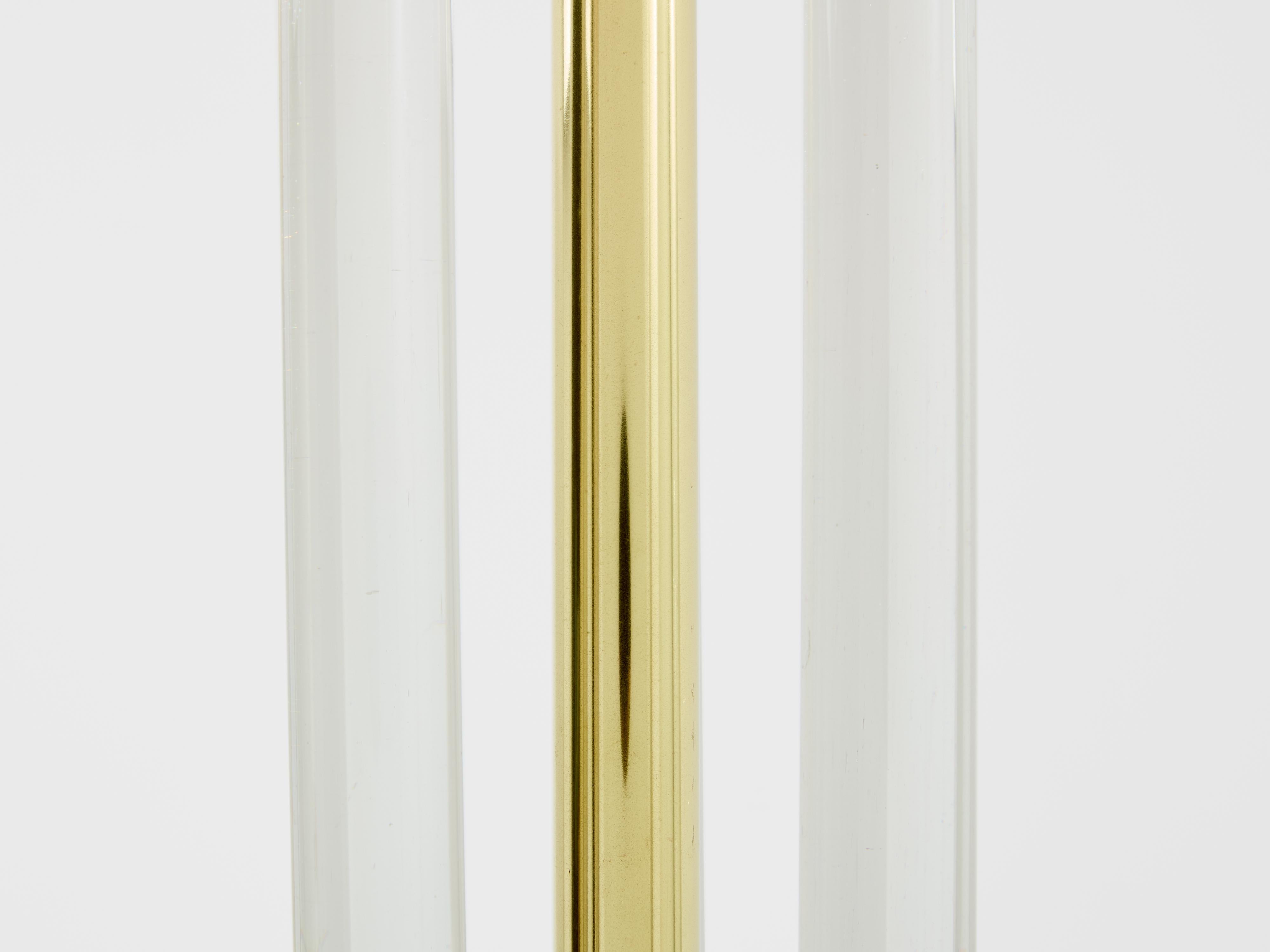 Milieu du XXe siècle Jacques Adnet lampadaire moderniste en laiton lucite années 50 en vente
