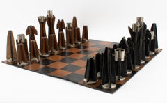 Jacques Adnet Set di scacchi modernista in pelle e alluminio cucito, circa 1950