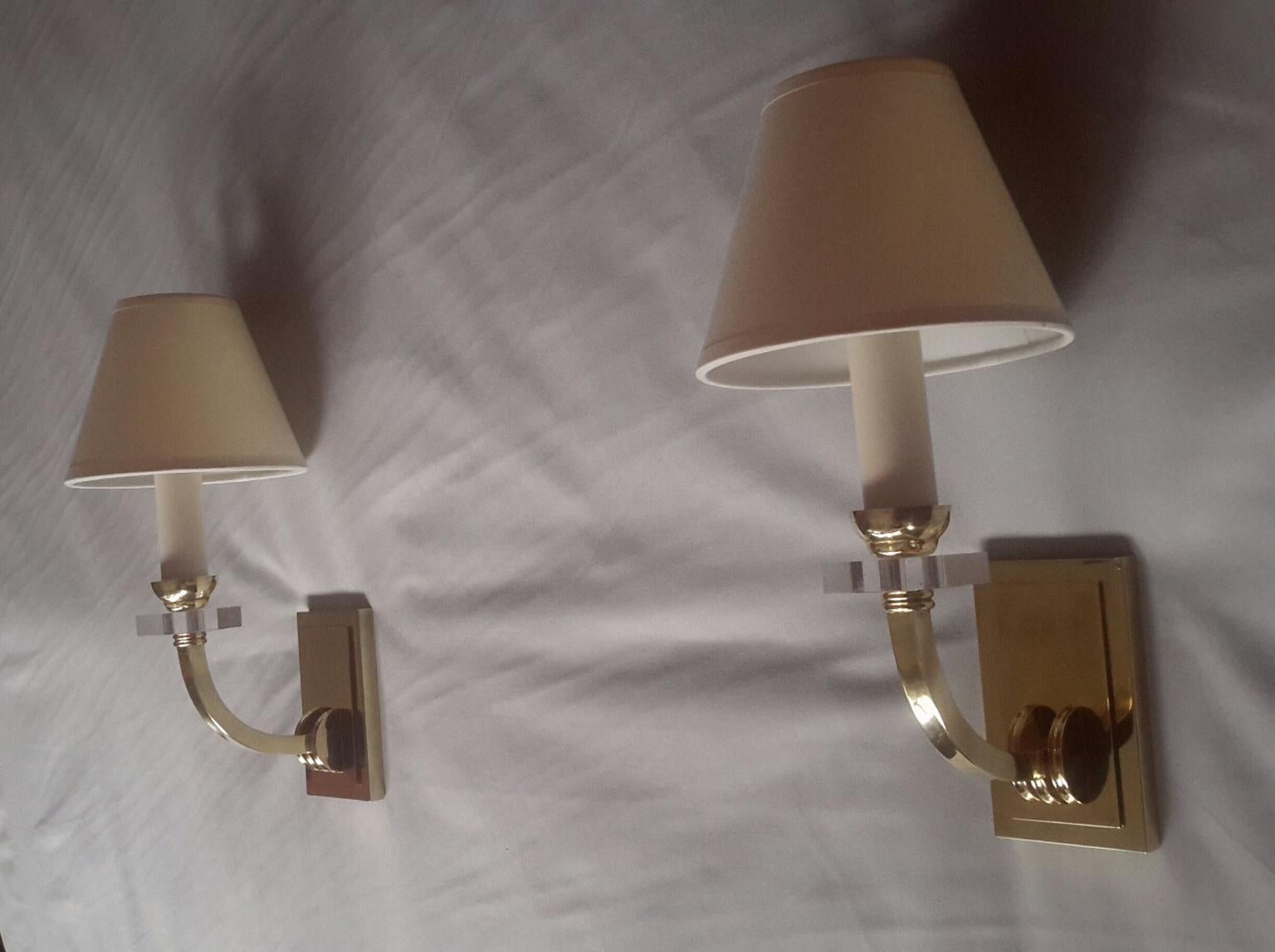 Very elegant pair of gilt bronze and Lucite glass wall sconces in the French neoclassical style of the mid-1950s by Jacques Adnet.
The sconces are in very good condition, new wired and suitable for US standards. (40 watts maxi per shade).
The white