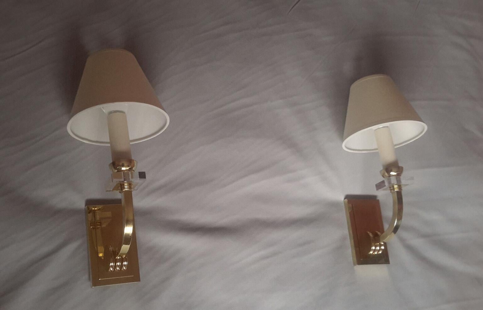 Jacques Adnet Neoclassical Pair of Gilt Bronze Wall Sconces, France, 1950s In Good Condition For Sale In Paris, FR