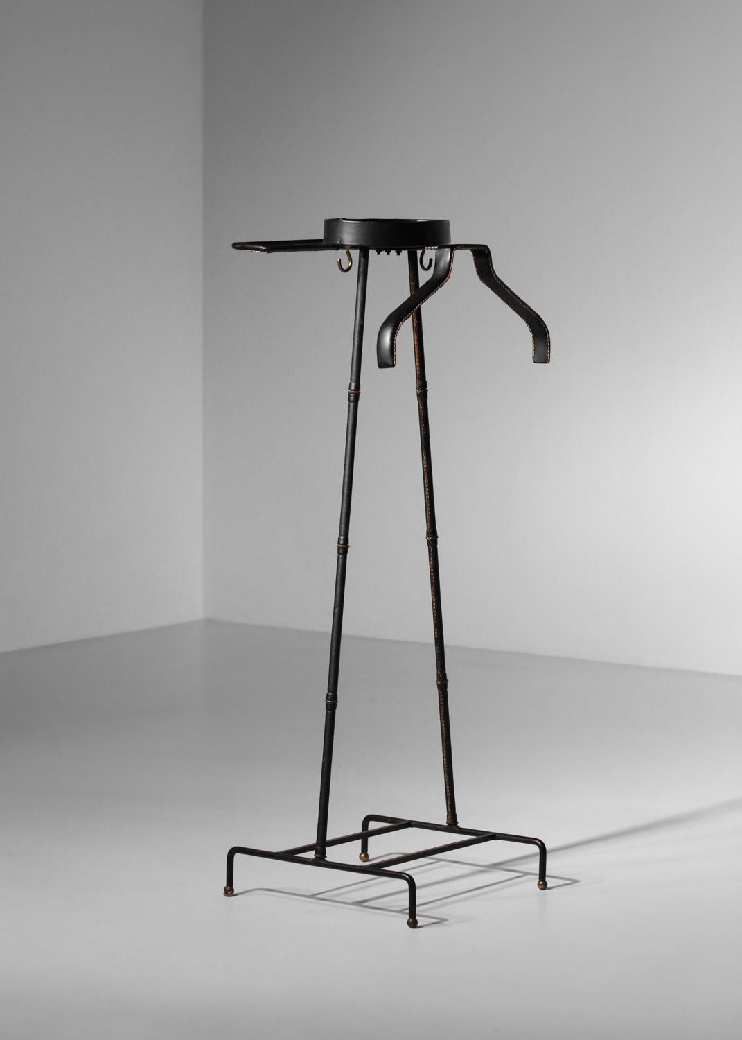 French Jacques Adnet night valet 50's black leather For Sale
