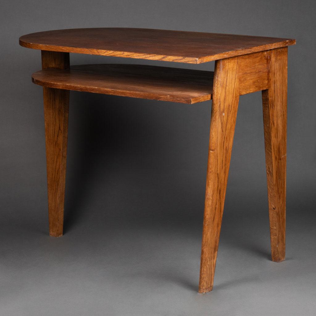 Jacques Adnet : Oak Tripod minimalist desk C. 1955 In Good Condition For Sale In SAINT-OUEN-SUR-SEINE, FR