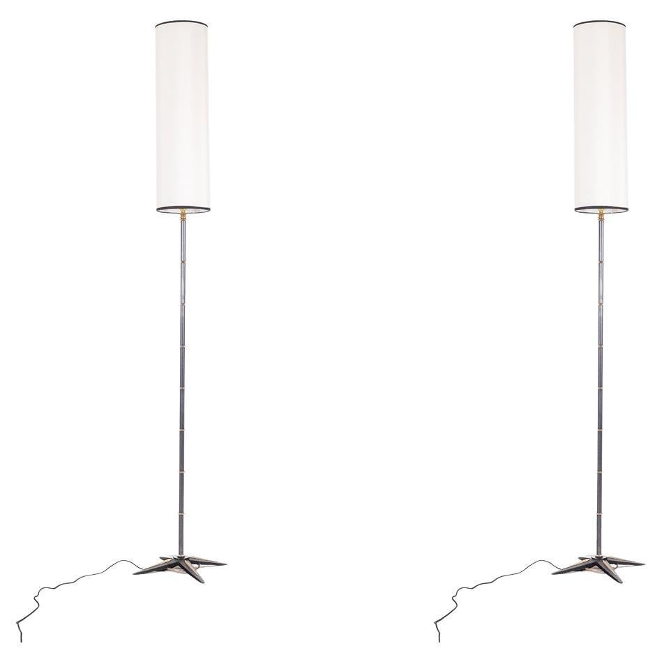 Jacques Adnet. Coppia di lampade da terra in bronzo. 1950s.