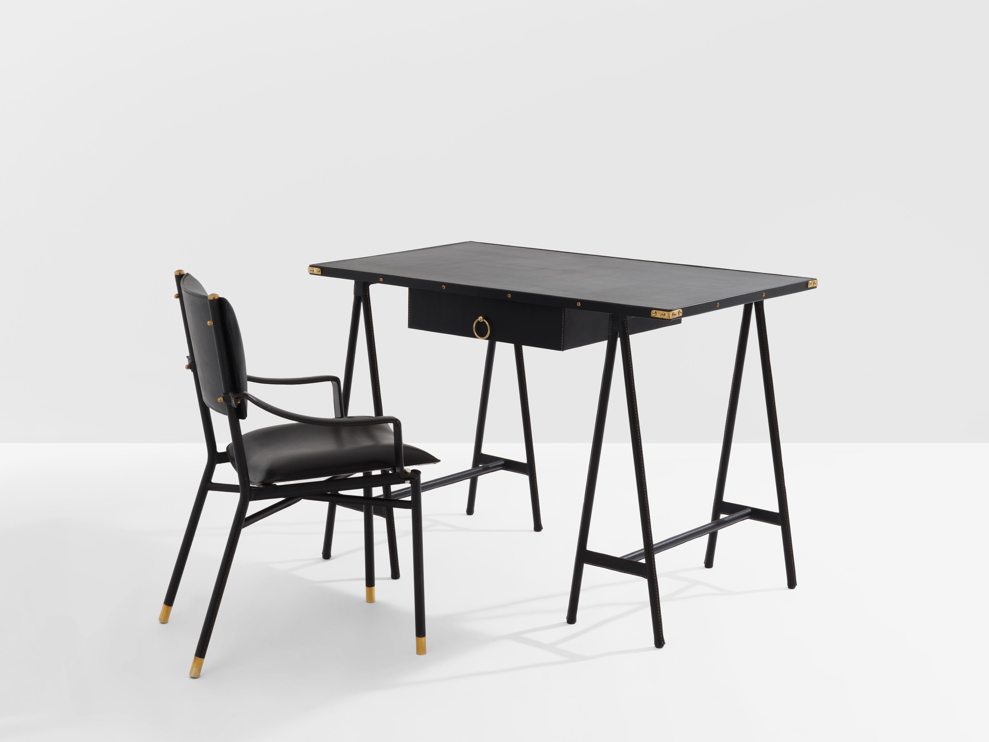 Jacques Adnet Schreibtischstuhl aus Leder und Messing mit Sattelsteppung 1950 im Angebot 7