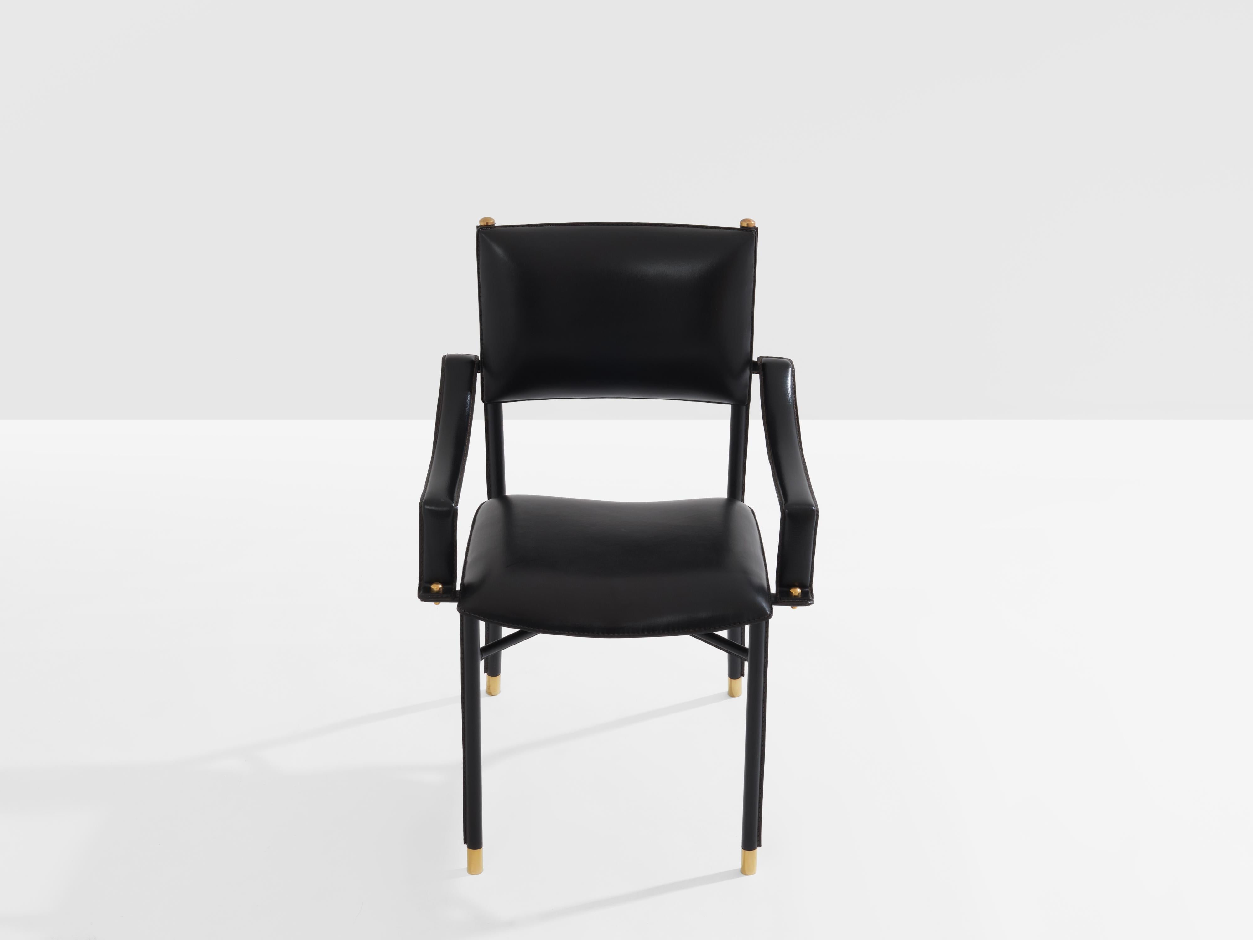 Jacques Adnet Schreibtischstuhl aus Leder und Messing mit Sattelsteppung 1950 (Art déco) im Angebot