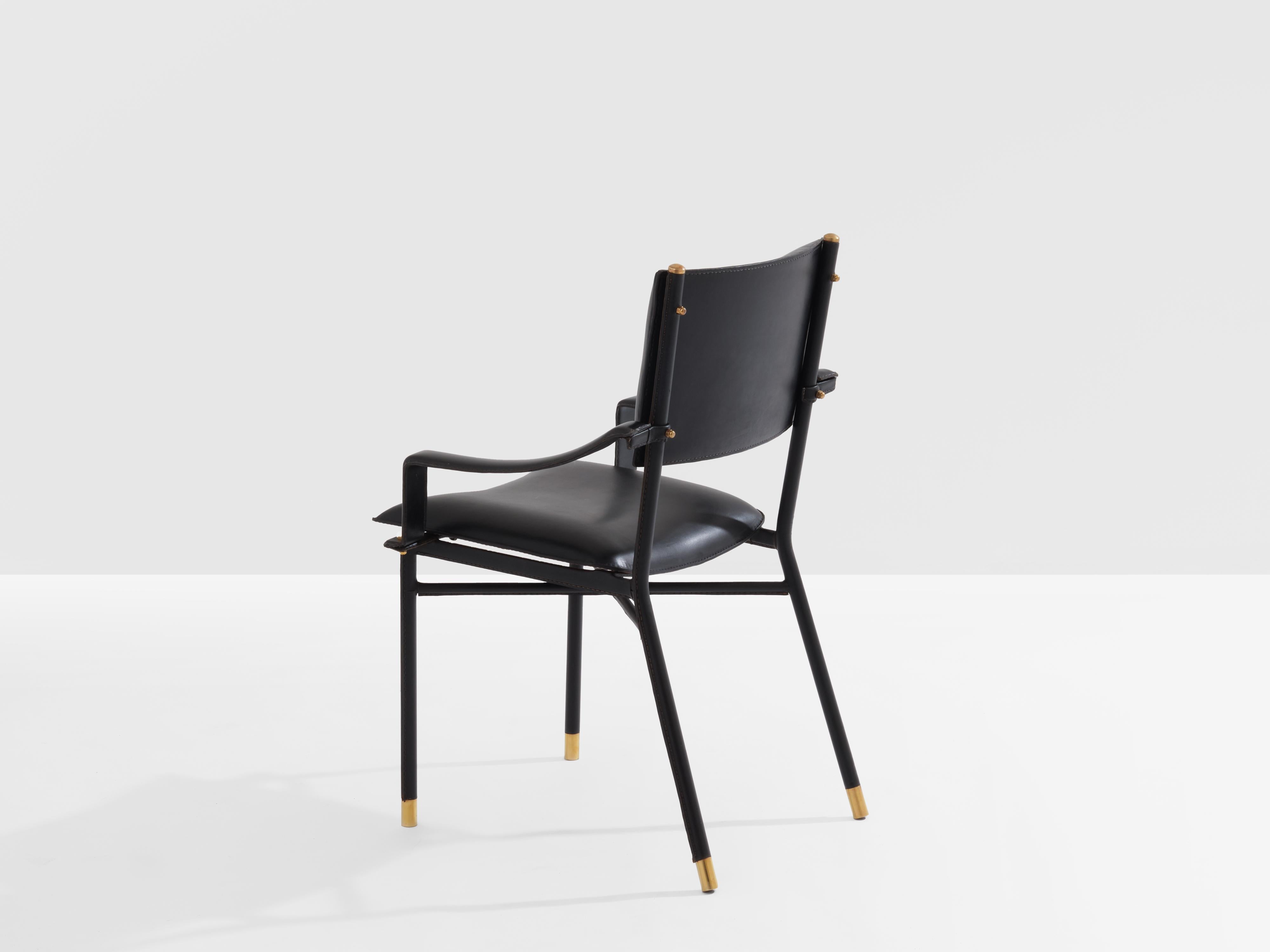 Jacques Adnet Schreibtischstuhl aus Leder und Messing mit Sattelsteppung 1950 im Zustand „Gut“ im Angebot in Paris, IDF