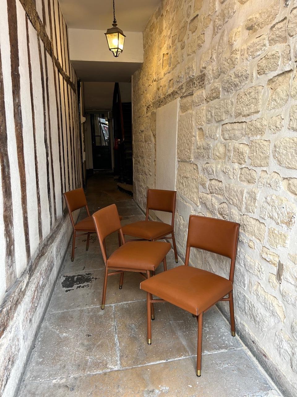 Moderno Jacques Adnet Set di quattro sedie in vendita