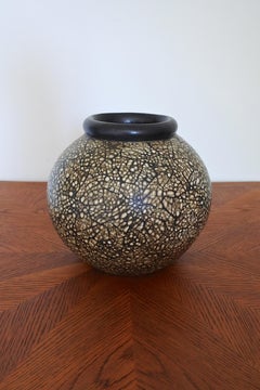 Vase en céramique et coquille d'œuf signé Jacques Adnet:: France:: années 1930