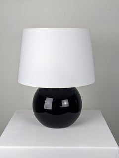 Lampe de table sphérique de Jacques Adnet, verre opalin noir, France 1930