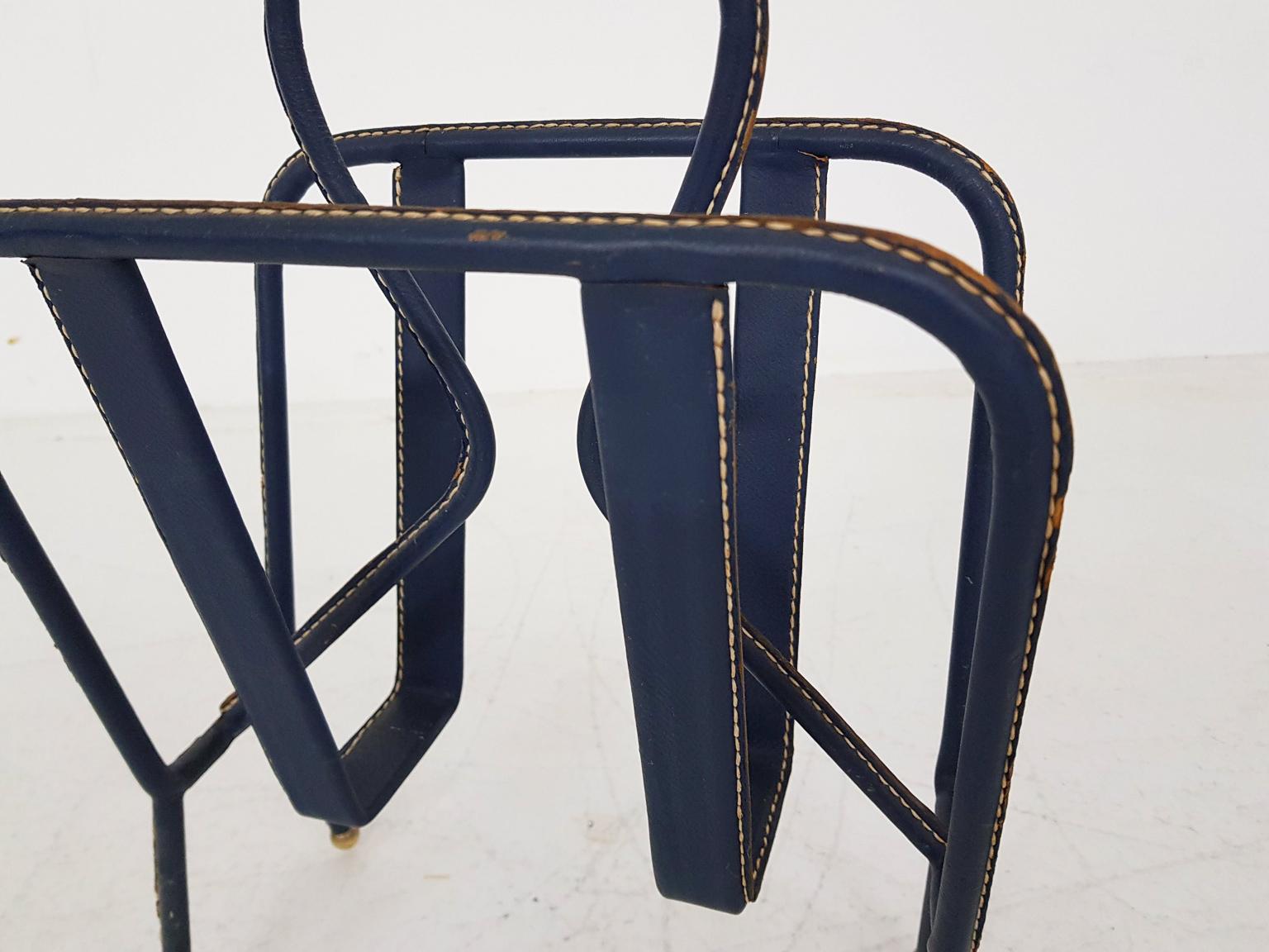 Jacques Adnet Stitched Blue Leather Magazine Rack, Midcentury, France, 1950s In Good Condition For Sale In Amsterdam, NL