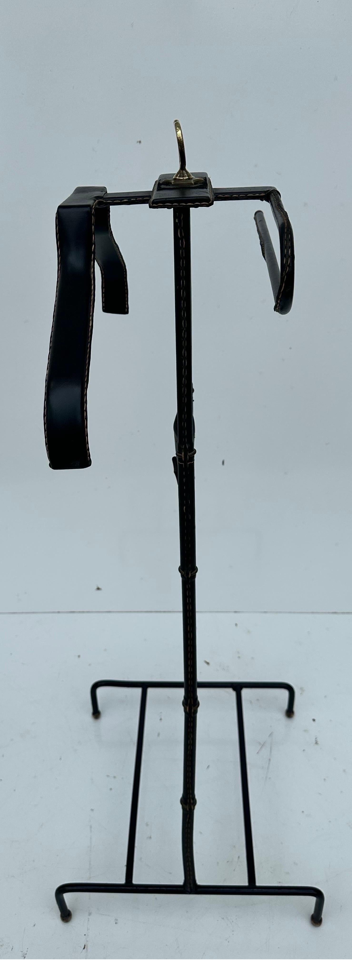 Jacques Adnet  Stitch by Stitch et Valet en laiton en vente 7